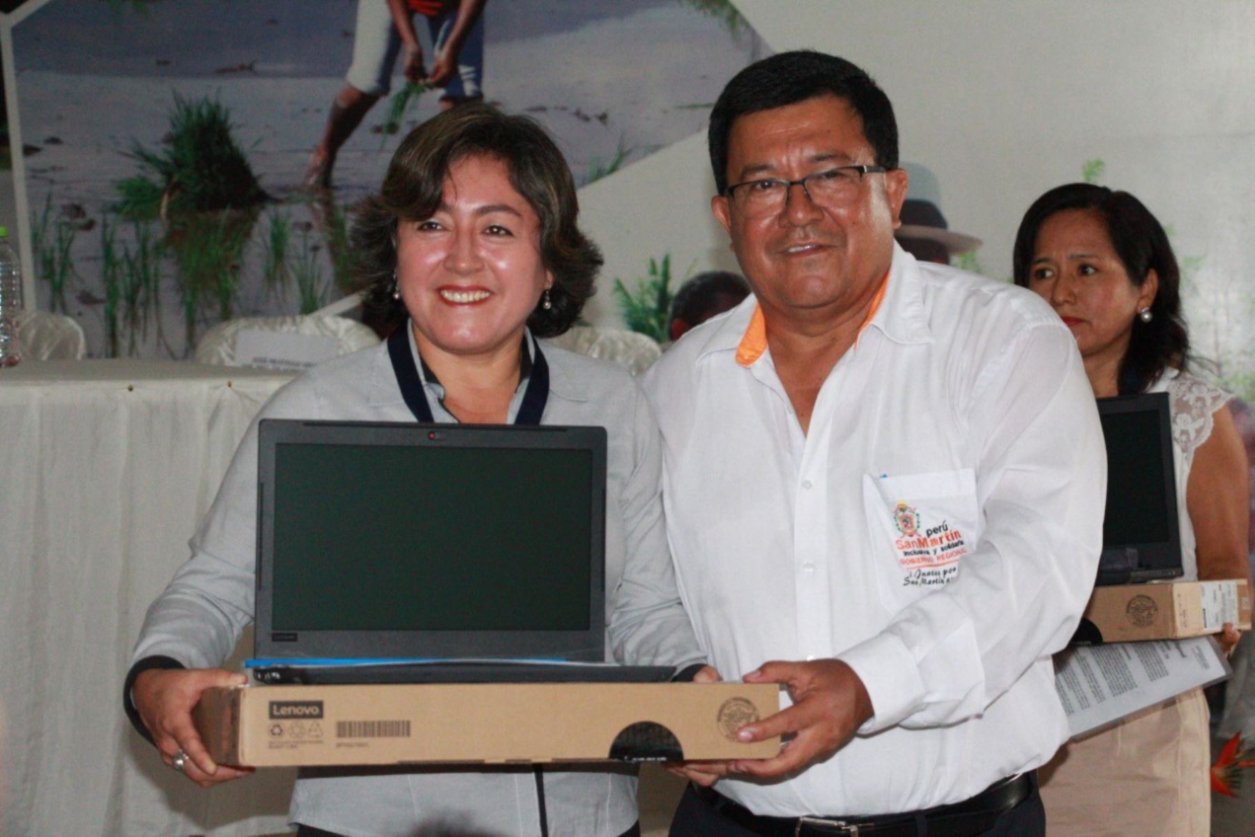 Gobierno Regional premia y reconoce labor de 100 docentes de región San Martín. ANDINA