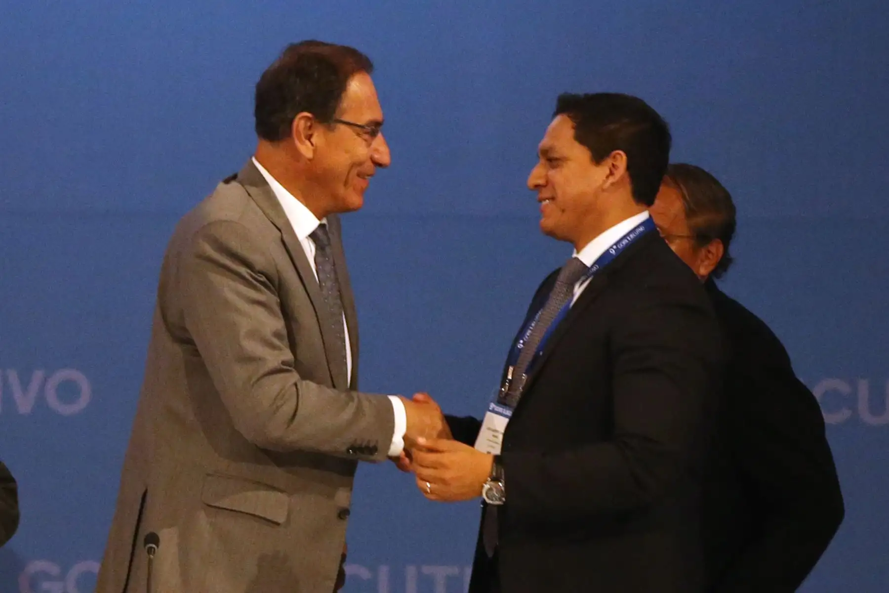 El presidente de la República, Martín Vizcarra, pidió a los gobernadores electos poner todo su esfuerzo en su futura gestión, claridad en sus objetivos y transparencia para mejorar el nivel de vida de todos los peruanos. Foto: ANDINA/Vidal Tarqui