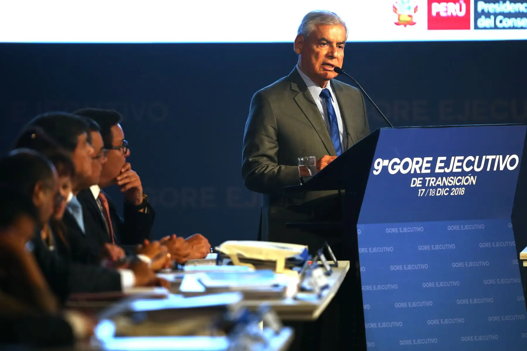El presidente del consejo de Ministros Cesar Villanueva, pidió a los gobernadores electos poner todo su esfuerzo en su futura gestión, claridad en sus objetivos y transparencia para mejorar el nivel de vida de todos los peruanos. Foto: ANDINA/Vidal Tarqui