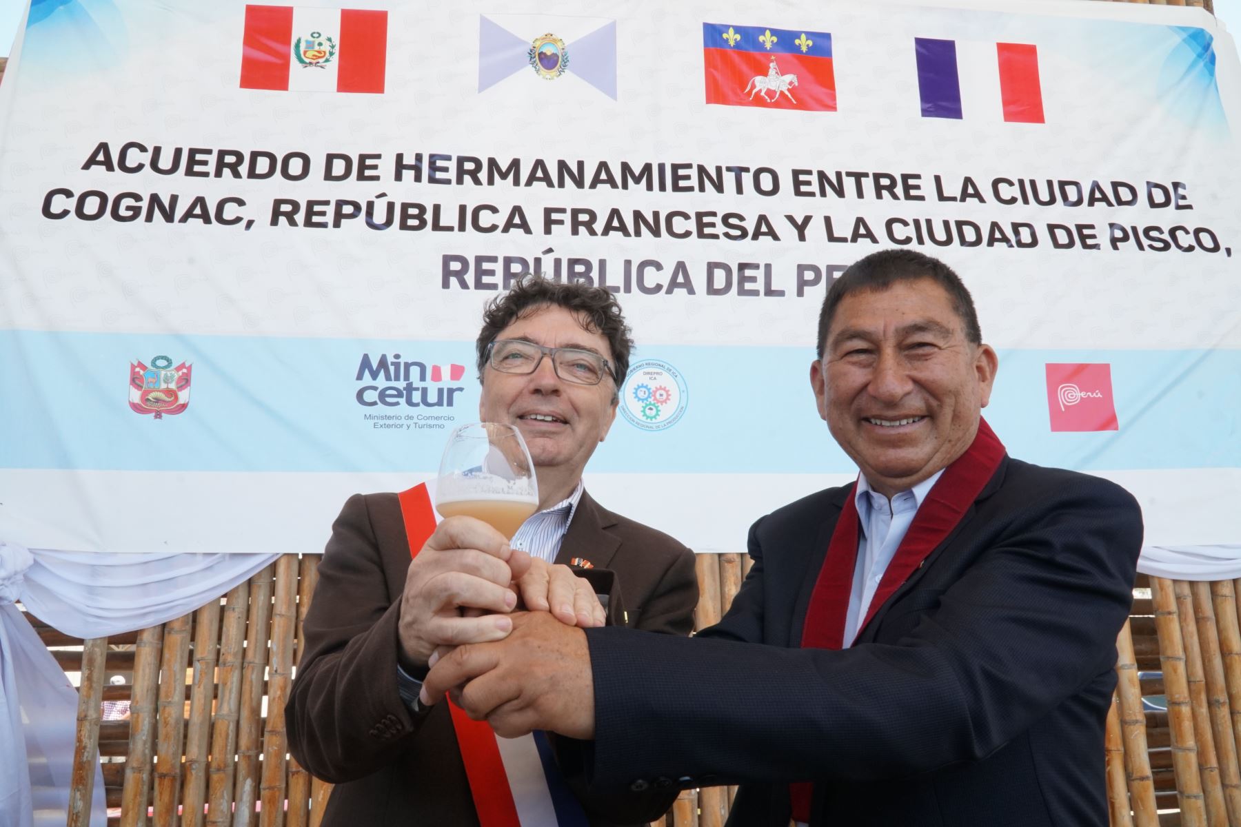 Perú y Francia presentaron hoy el coctel “PisCognac Sour”, una creación que combina dos de los destilados más representativos del mundo: pisco y coñac, informó el Ministerio de Comercio Exterior y Turismo (Mincetur). Foto: Genry Bautista Linares