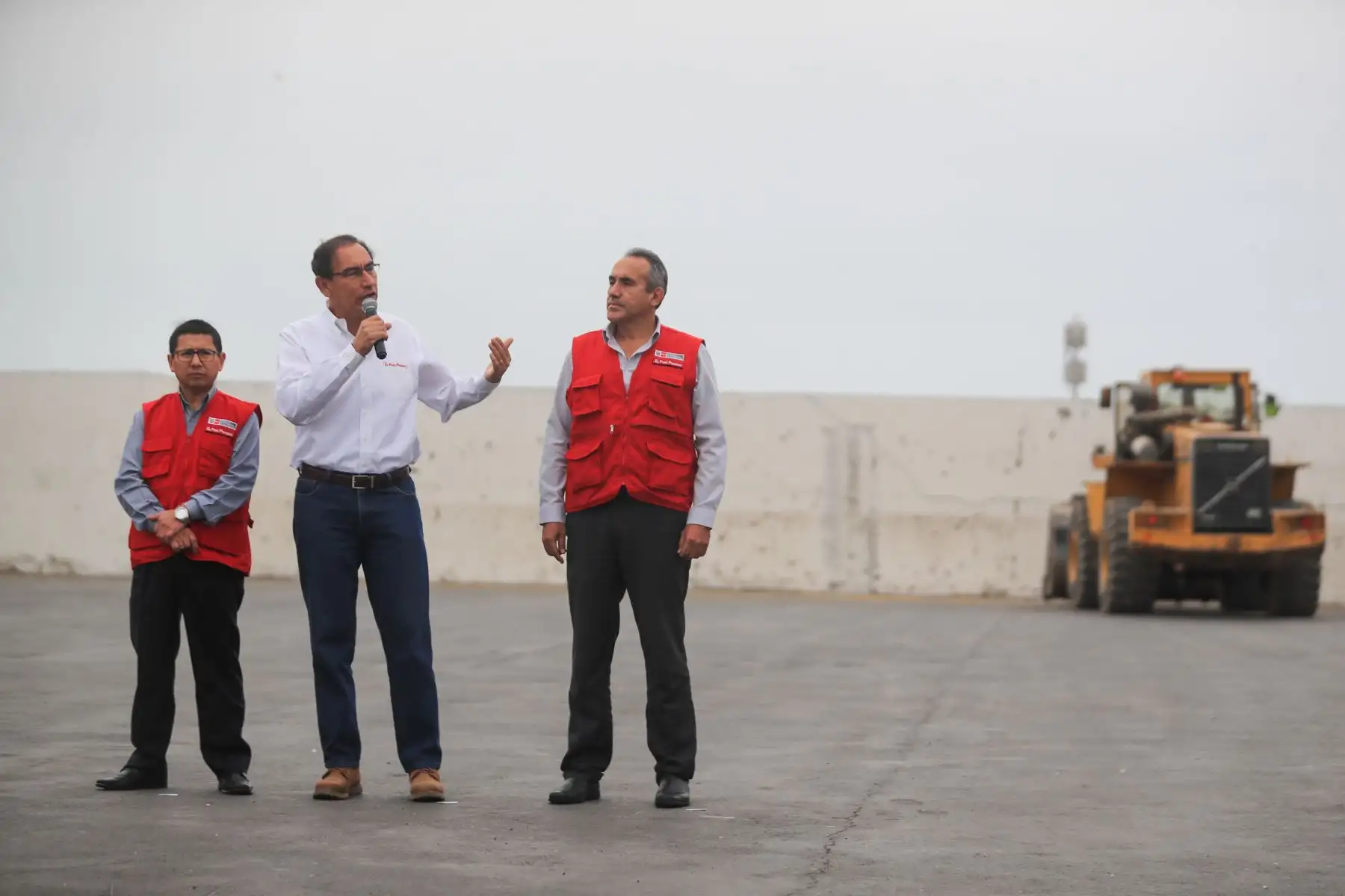 Presidente del República, Martín Vizcarra da inicio a las obras de Rehabilitación y Ampliación de la Avenida Santa Rosa en el Callao.Foto: ANDINA/Carlos Lezama/Prensa Presidencia