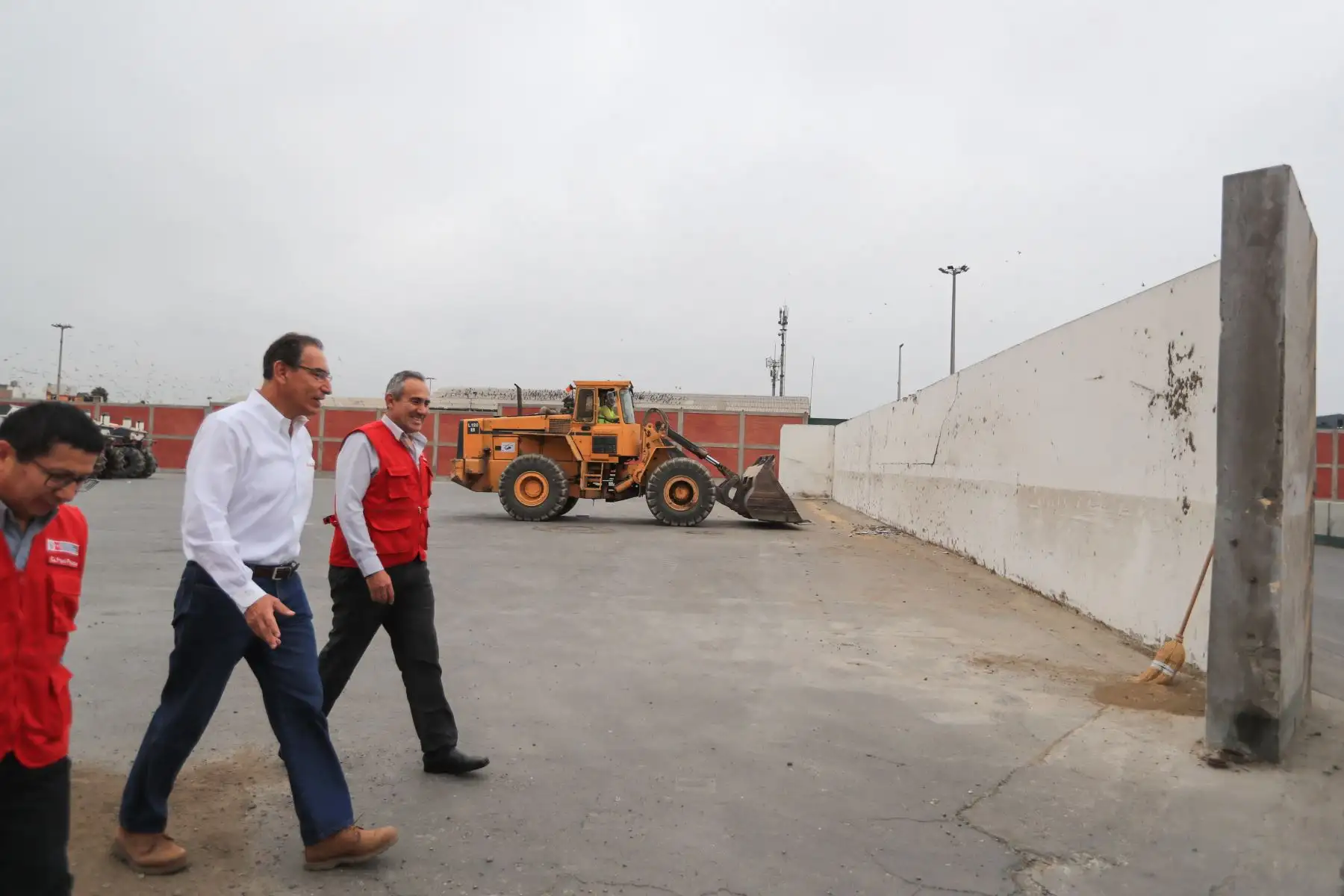 Presidente del República, Martín Vizcarra da inicio a las obras de Rehabilitación y Ampliación de la Avenida Santa Rosa en el Callao.Foto: ANDINA/Carlos Lezama/Prensa Presidencia