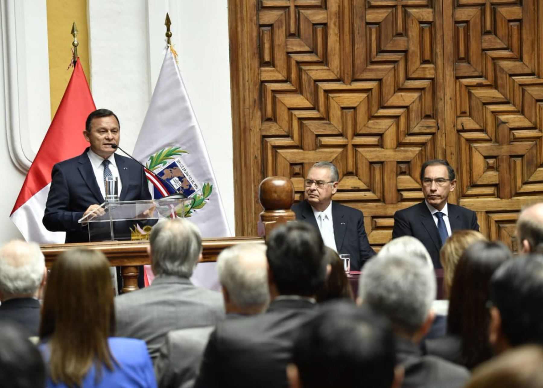 Presidente Martín Vizcarra asiste a ceremonia de graduación en la Academia Diplomática del Perú.