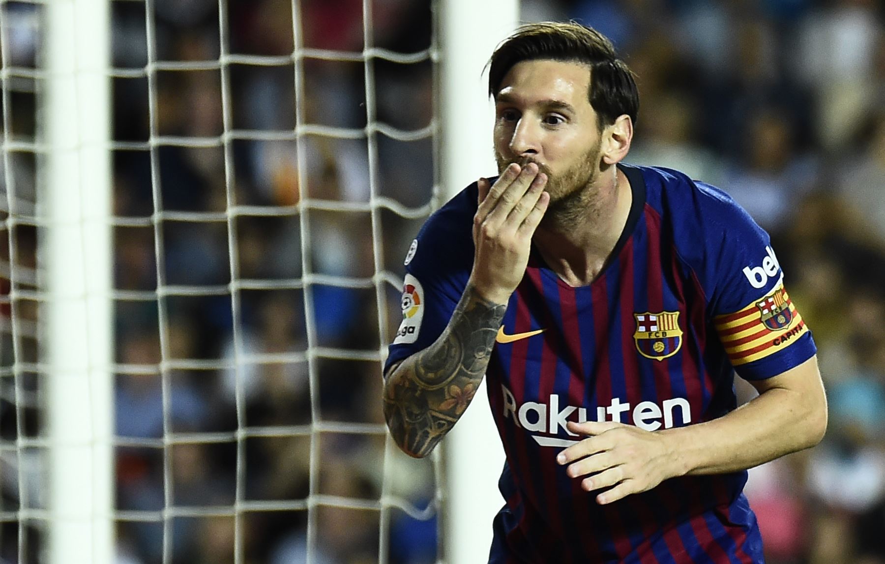 El delantero argentino de Barcelona Lionel Messi celebra un gol durante el partido de fútbol de la liga española.AFP