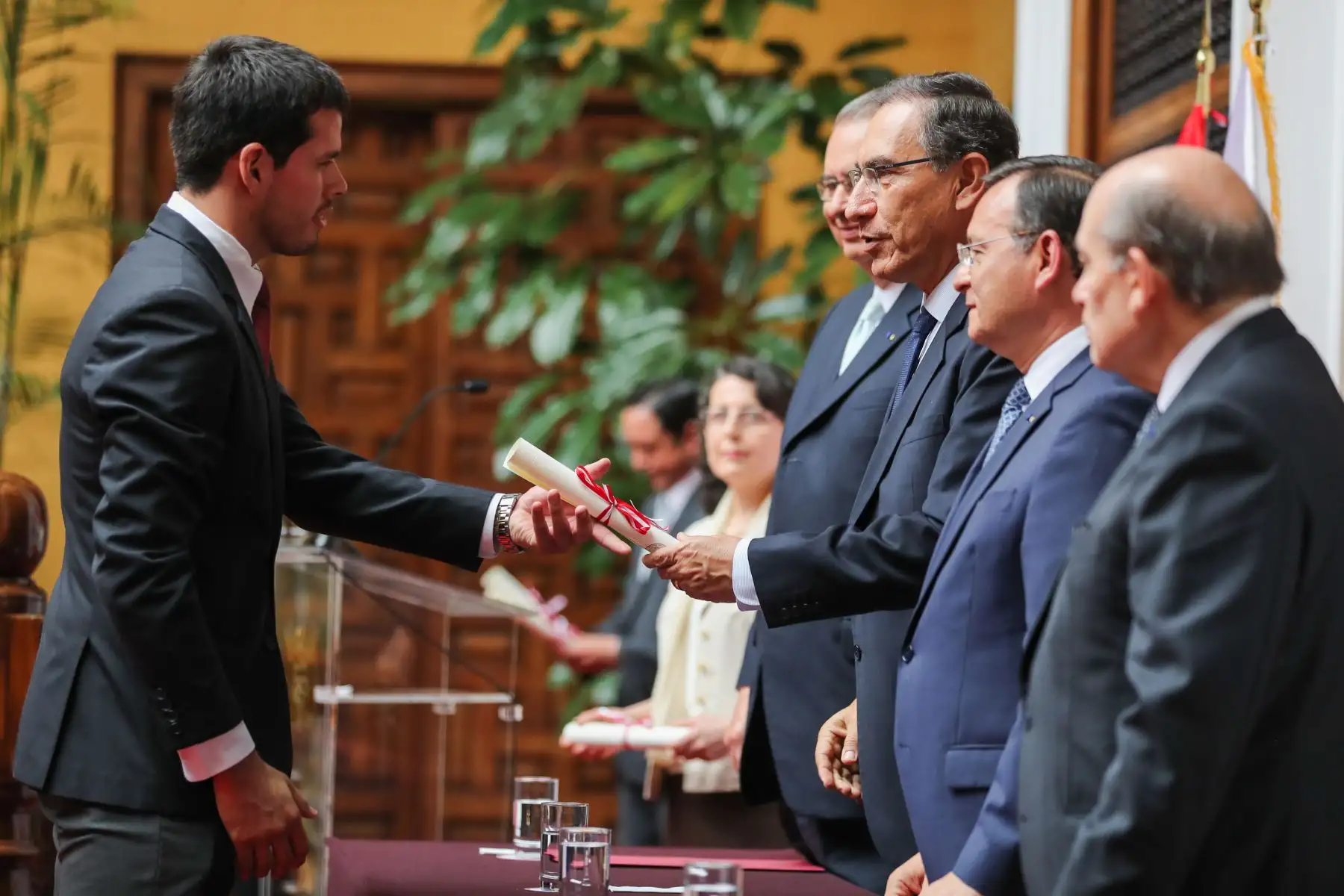 Presidente de la República,Martín Vizcarra, participa en la ceremonia central de graduación de la promoción ´’Mariscal Andrés Avelino Cáceres’ de la Academia Diplomática del Perú.Foto: ANDINA/Juan Carlos Guzman/Prensa Presidencia