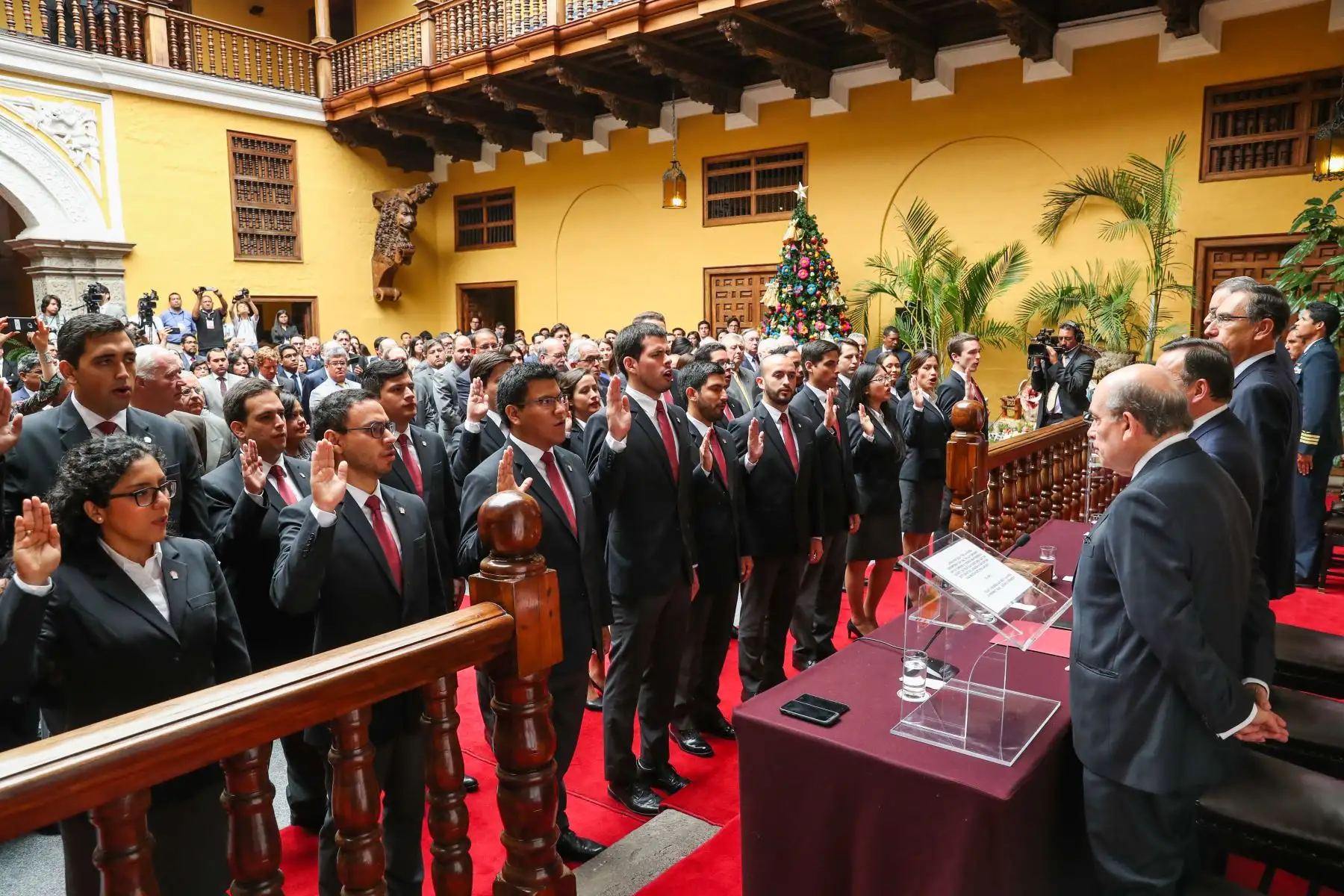 Presidente de la República,Martín Vizcarra, participa en la ceremonia central de graduación de la promoción ´’Mariscal Andrés Avelino Cáceres’ de la Academia Diplomática del Perú.Foto: ANDINA/Juan Carlos Guzman/Prensa Presidencia