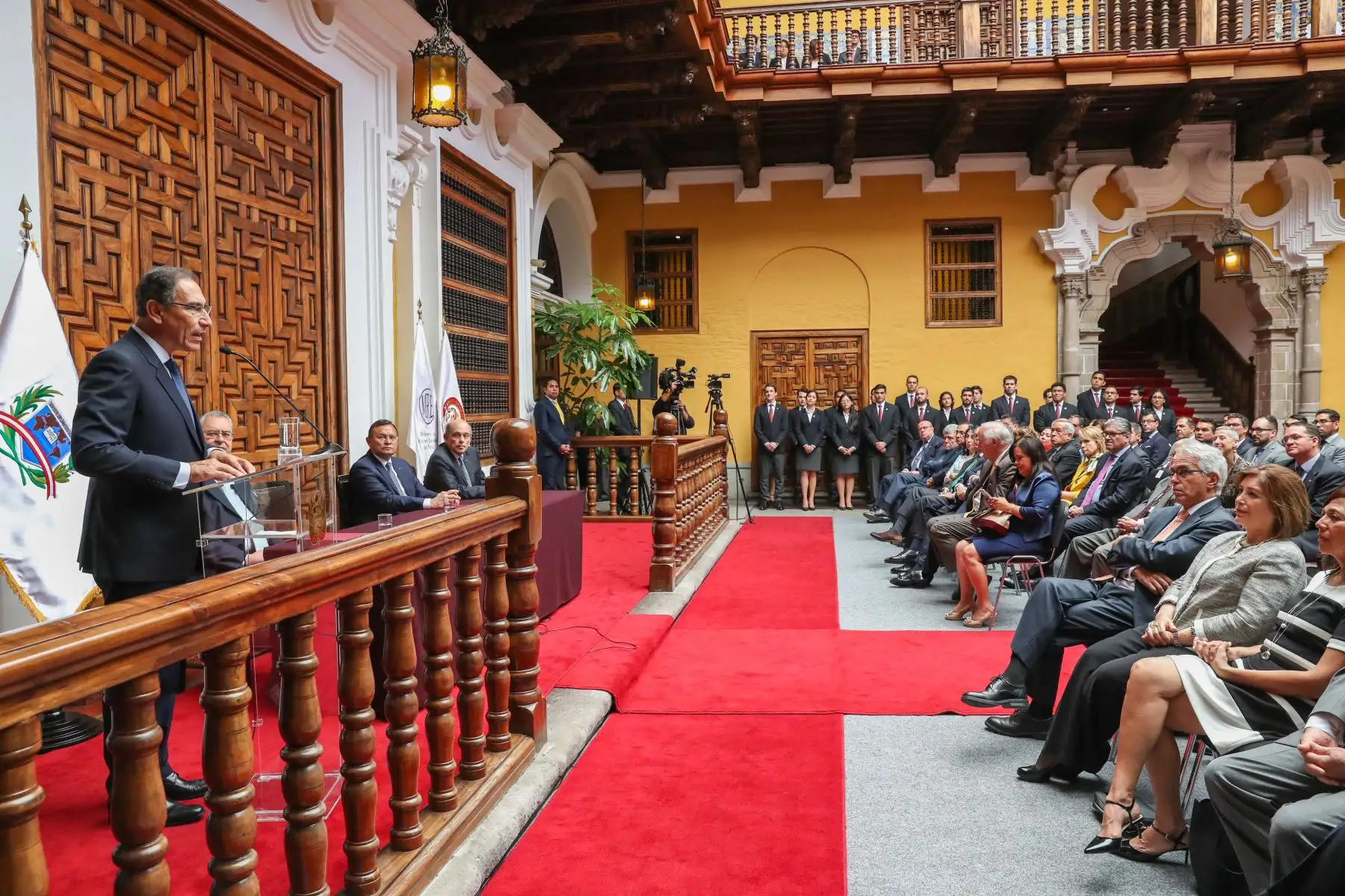 Presidente de la República,Martín Vizcarra, participa en la ceremonia central de graduación de la promoción ´’Mariscal Andrés Avelino Cáceres’ de la Academia Diplomática del Perú.Foto: ANDINA/Juan Carlos Guzman/Prensa Presidencia