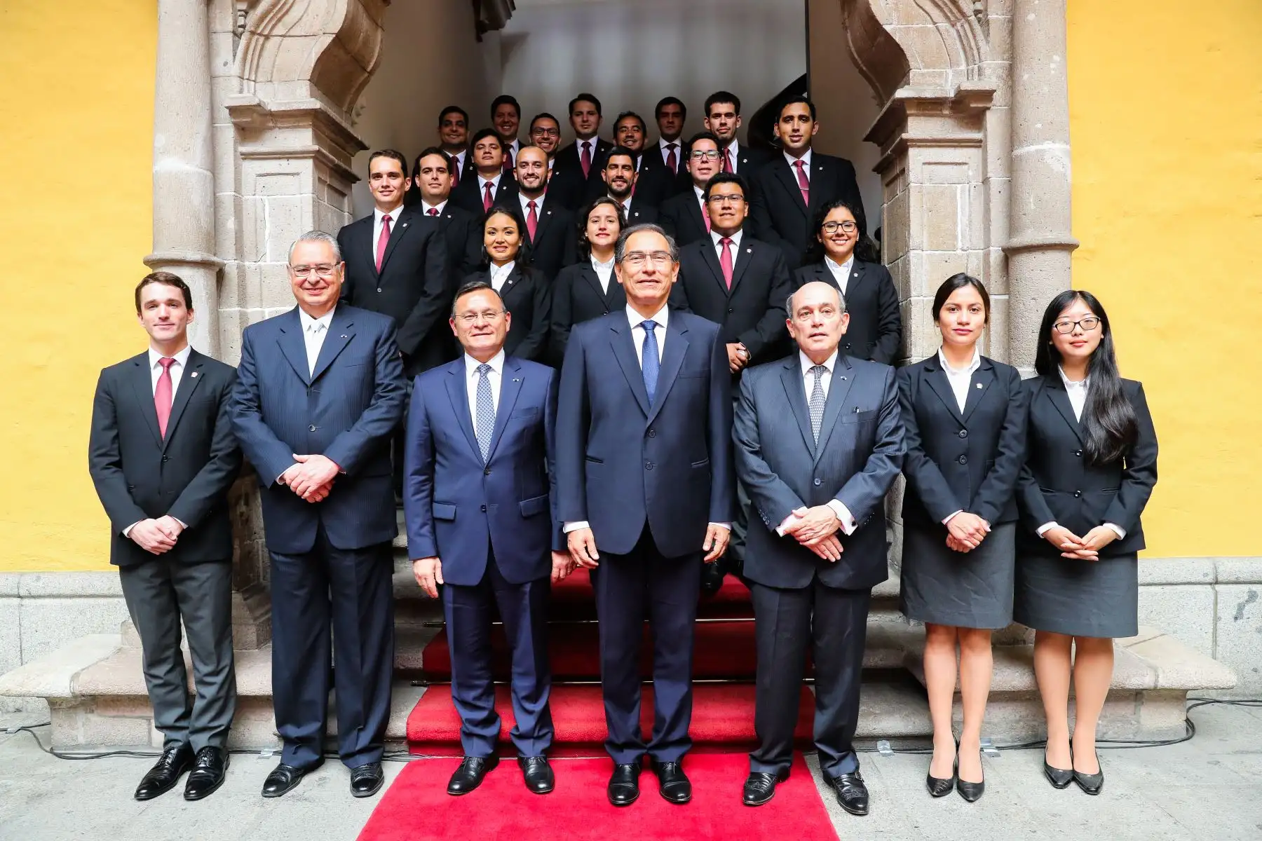Presidente de la República,Martín Vizcarra, participa en la ceremonia central de graduación de la promoción ´’Mariscal Andrés Avelino Cáceres’ de la Academia Diplomática del Perú.Foto: ANDINA/Juan Carlos Guzman/Prensa Presidencia