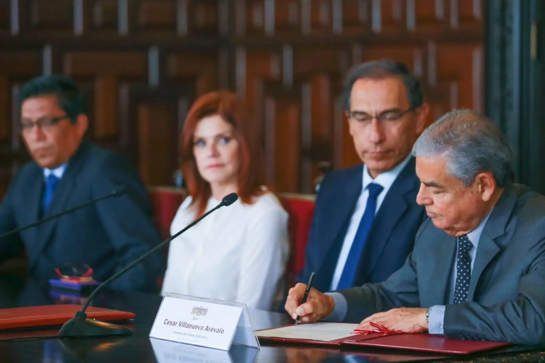 Jefe de Estado promulga ley que regula el plástico de un solo uso y suscribe el oficio con el que remite al Congreso el proyecto de Ley Orgánica de la Junta Nacional de Justicia. Foto: ANDINA/Prensa Presidencia