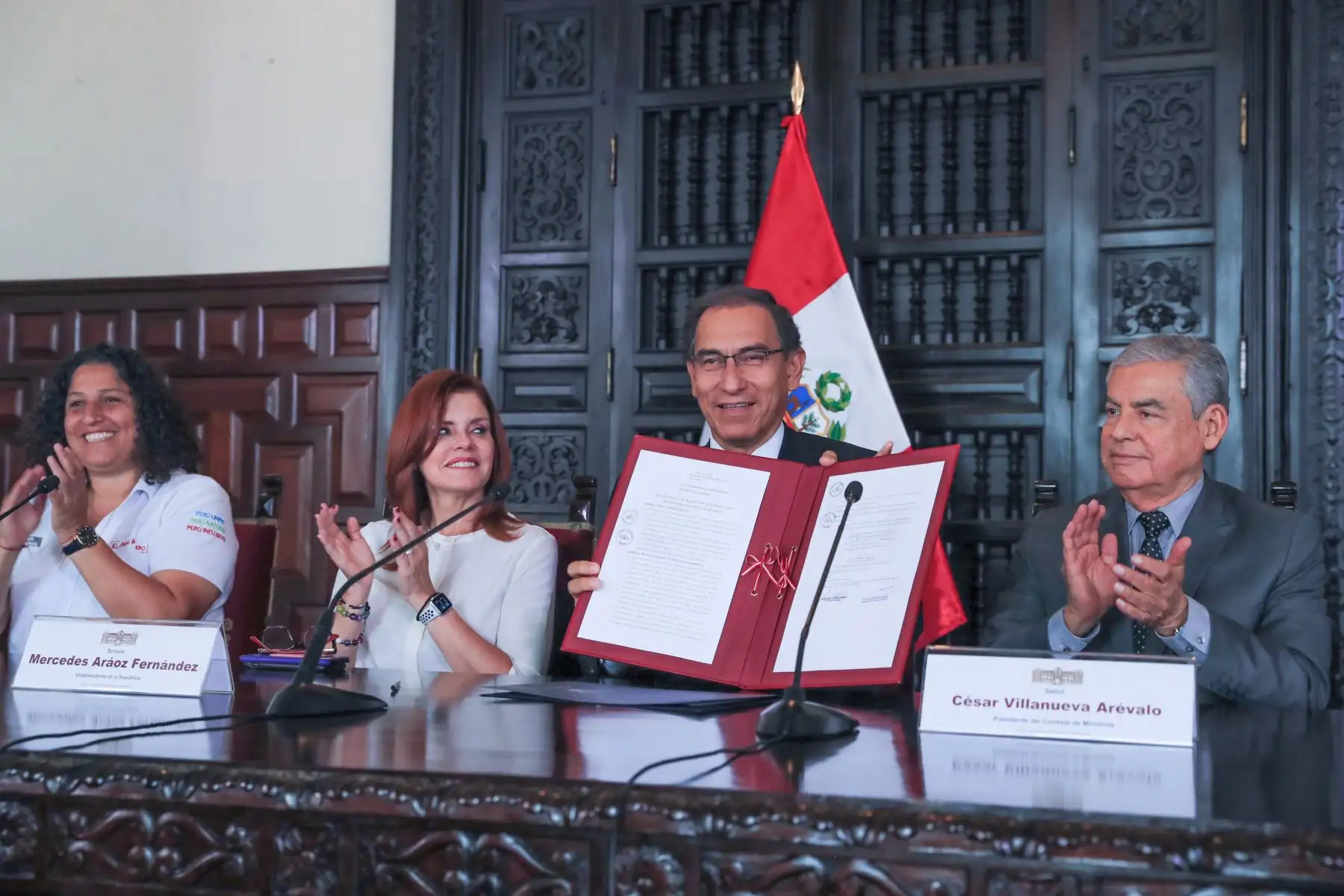 Jefe de Estado promulga ley que regula el plástico de un solo uso y suscribe el oficio con el que remite al Congreso el proyecto de Ley Orgánica de la Junta Nacional de Justicia. Foto: ANDINA/Prensa Presidencia