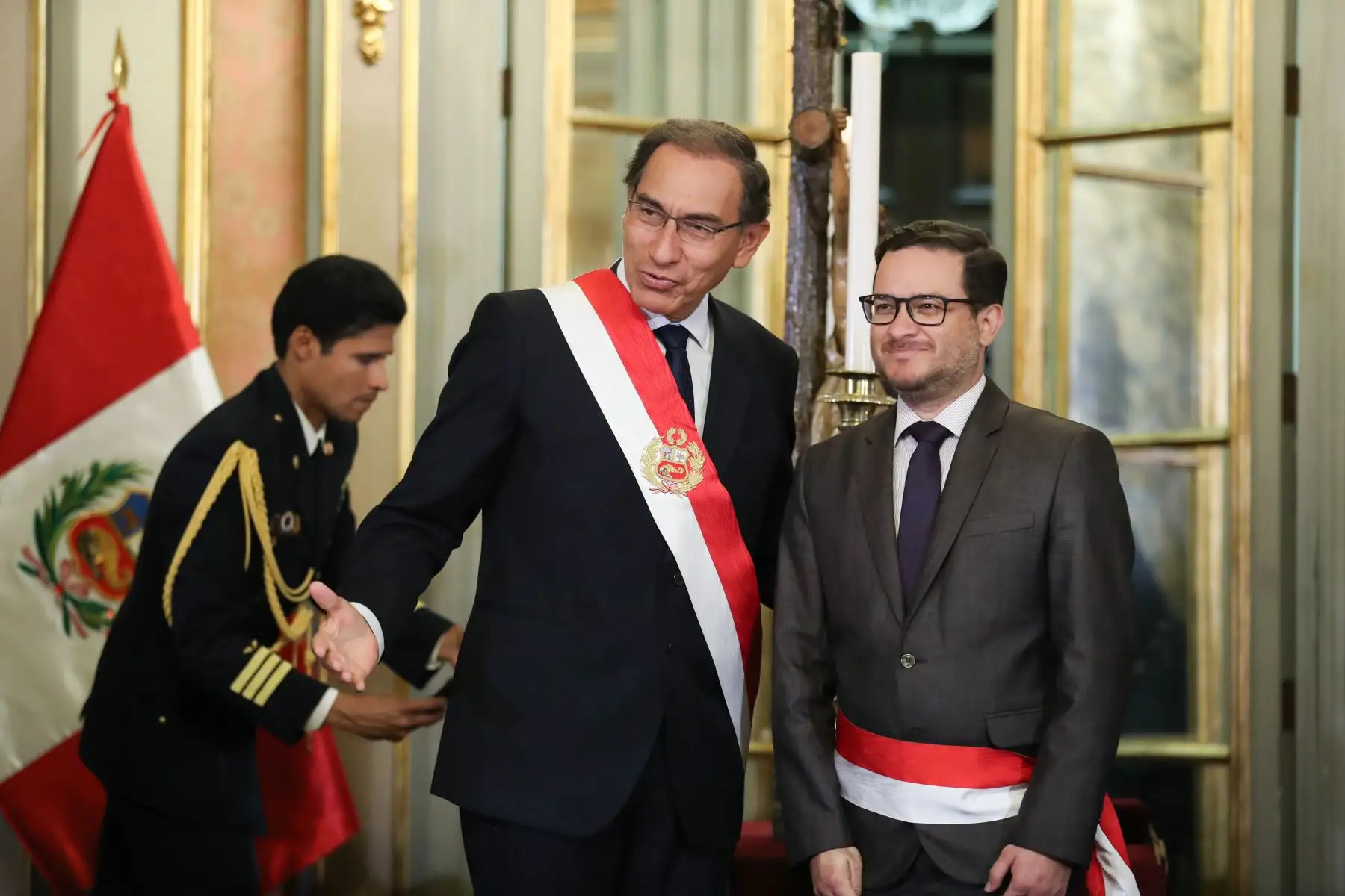 Presidente Vizcarra toma juramento a los ministros de Trabajo y Promoción del Empleo, Silvia Cáceres; Comercio Exterior y Turismo, Edgar Vásquez; y Cultura, Roger Valencia. Foto: ANDINA/Prensa Presidencia