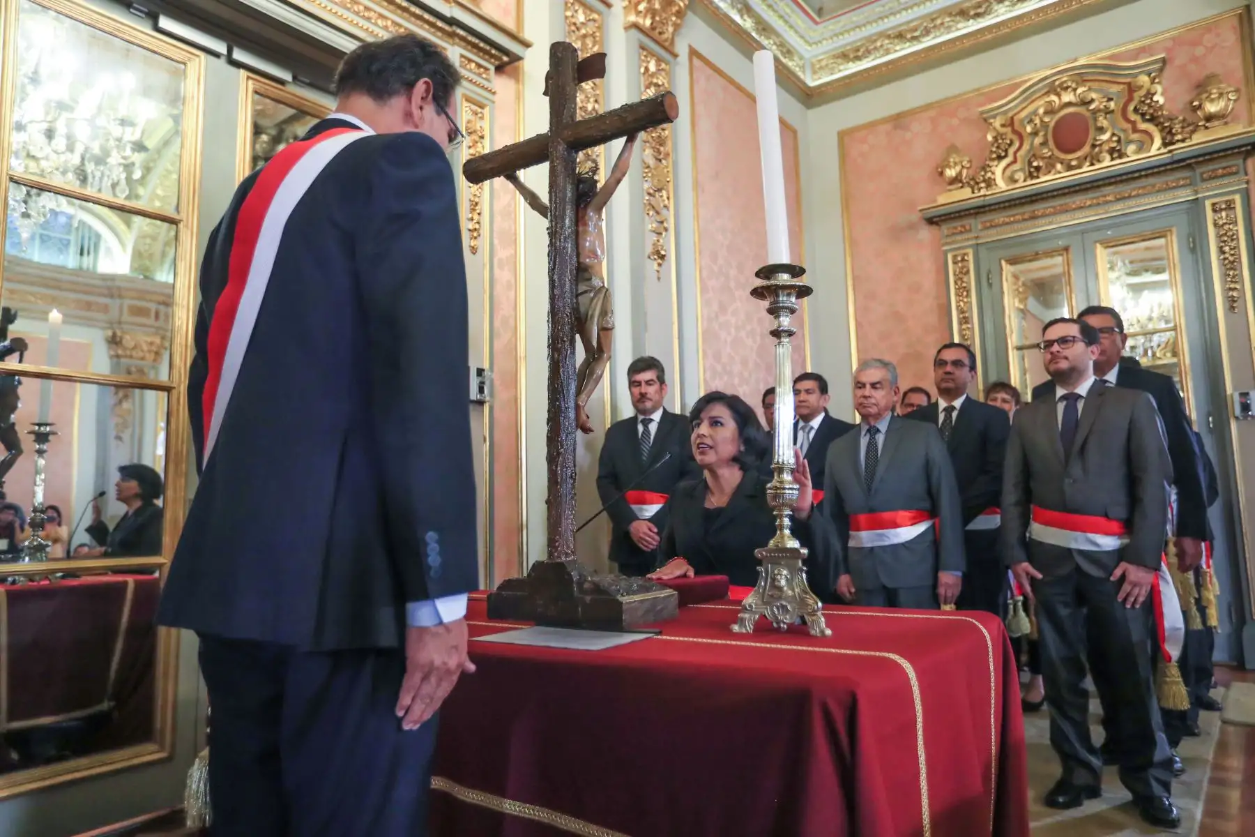 Presidente Vizcarra toma juramento a los ministros de Trabajo y Promoción del Empleo, Silvia Cáceres; Comercio Exterior y Turismo, Edgar Vásquez; y Cultura, Roger Valencia. Foto: ANDINA/Prensa Presidencia