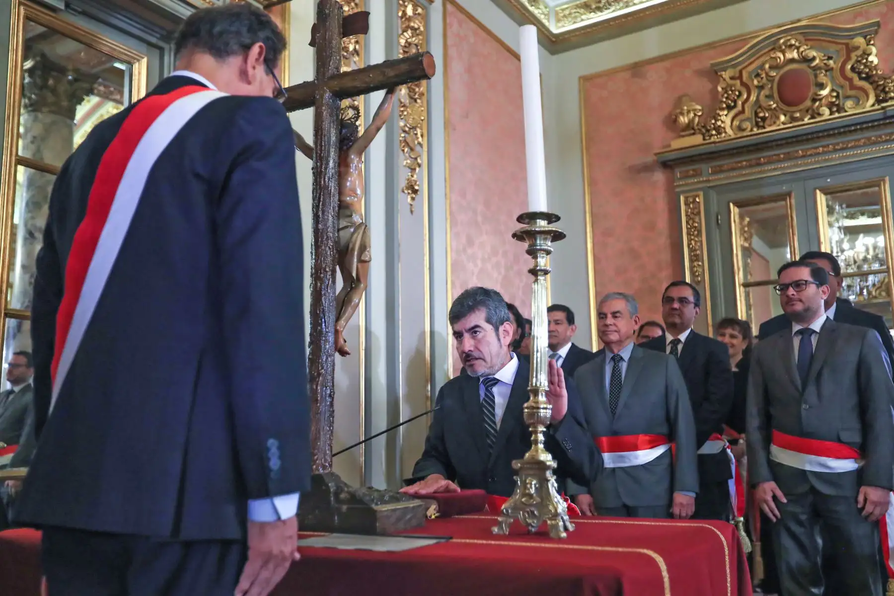Presidente Vizcarra toma juramento a los ministros de Trabajo y Promoción del Empleo, Silvia Cáceres; Comercio Exterior y Turismo, Edgar Vásquez; y Cultura, Roger Valencia. Foto: ANDINA/Prensa Presidencia