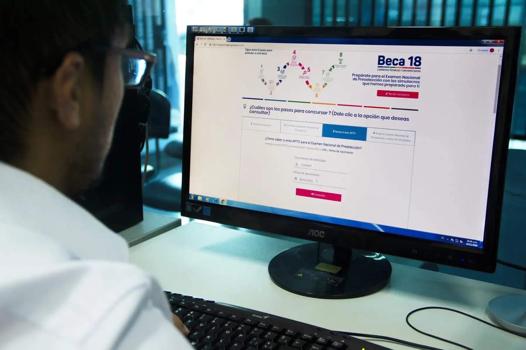 Los inscritos aptos también encontrarán en la página web la fecha, hora y lugar donde rendirán el Examen Nacional de Preselección.. Foto: Difusión