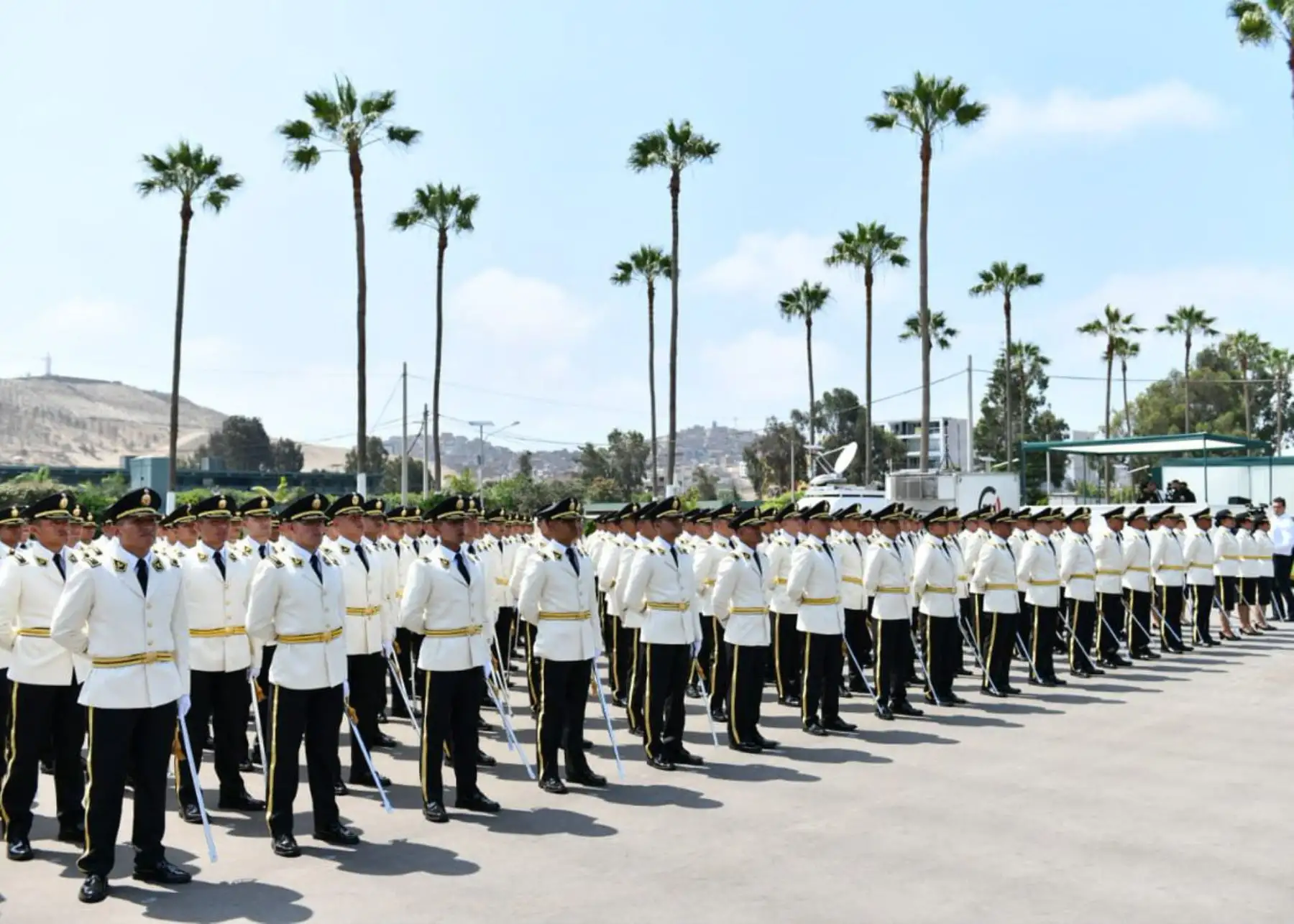 Graduados de la Escuela de Oficiales de la Policía Nacional del Perú.
