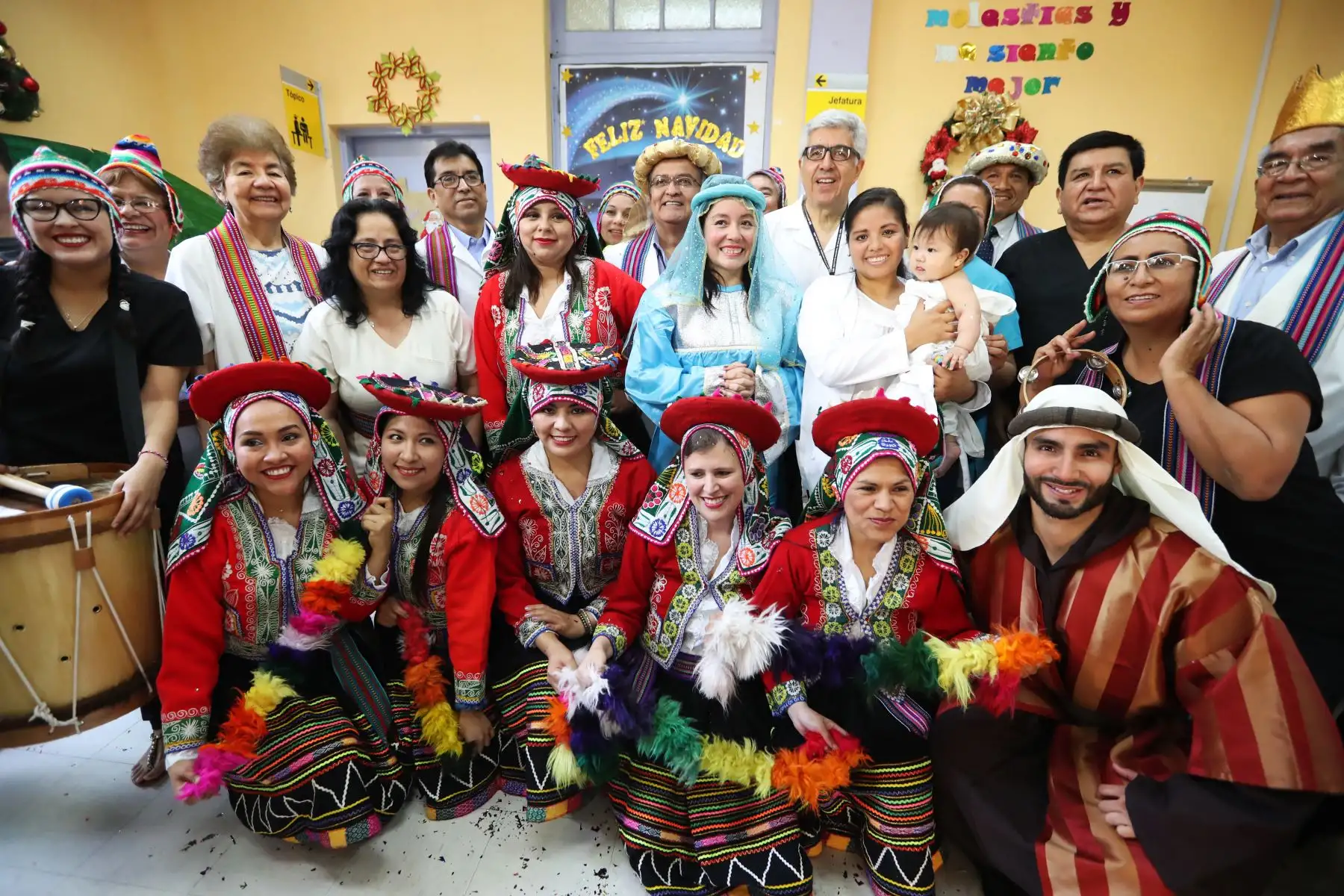 Personal del departamento de endocrinología celebra la navidad. Foto: ANDINA/Melina Mejía