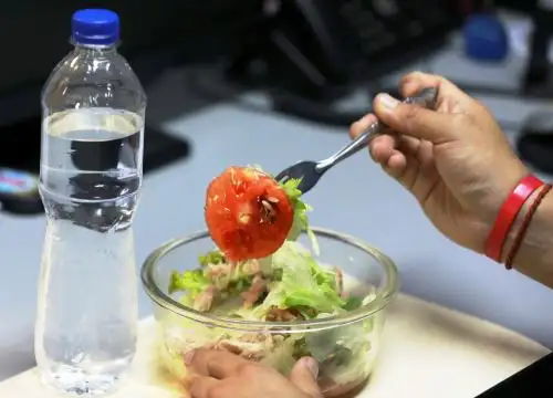 La alimentación en pacientes con cáncer varía de acuerdo al diagnóstico y tratamiento de cada caso, señaló experto del INEN. Foto: ANDINA/Difusión