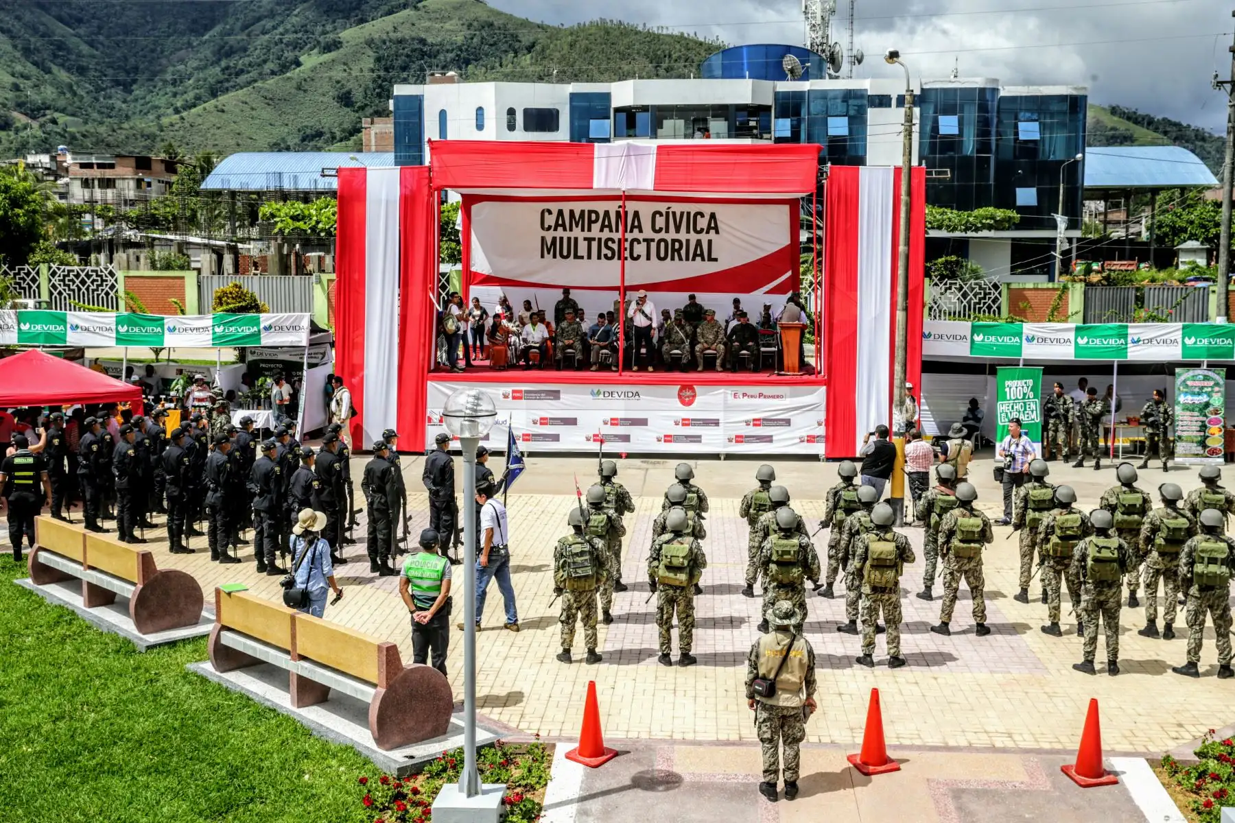 Ministro de Defensa José Huerta participa en campaña cívica multisectorial del Comando Conjunto en Mazamari, El VRAEM. Foto: ANDINA/Luis Iparraguirre