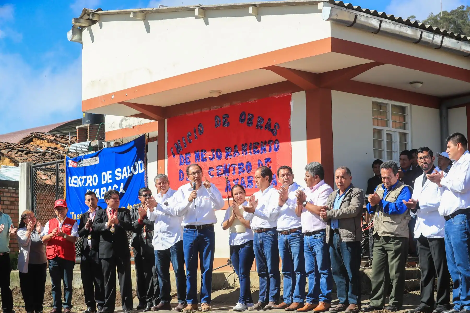 Presidente de la República, Martín Vizcarra da el inicio de obras del Mejoramiento del Establecimiento de Salud de Ayabaca en Piura. Foto: ANDINA/Carlos Lezama/Prensa Presidencia