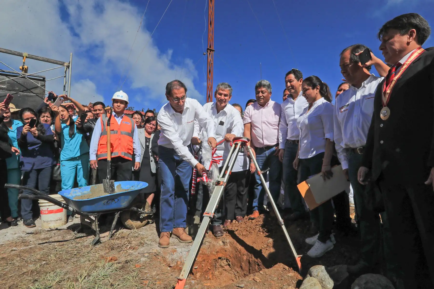 Presidente de la República, Martín Vizcarra da el inicio de obras del Mejoramiento del Establecimiento de Salud de Ayabaca en Piura. Foto: ANDINA/Carlos Lezama/Prensa Presidencia