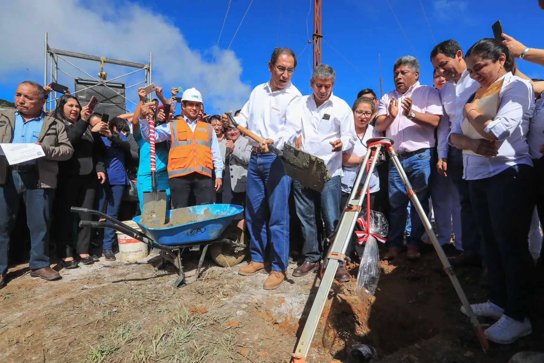 Presidente de la República, Martín Vizcarra da el inicio de obras del Mejoramiento del Establecimiento de Salud de Ayabaca en Piura. Foto: ANDINA/Carlos Lezama/Prensa Presidencia