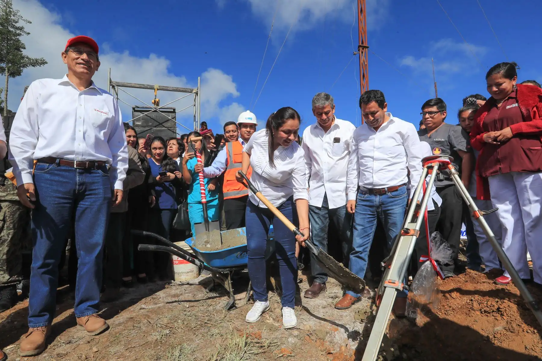 Presidente de la República, Martín Vizcarra da el inicio de obras del Mejoramiento del Establecimiento de Salud de Ayabaca en Piura. Foto: ANDINA/Carlos Lezama/Prensa Presidencia