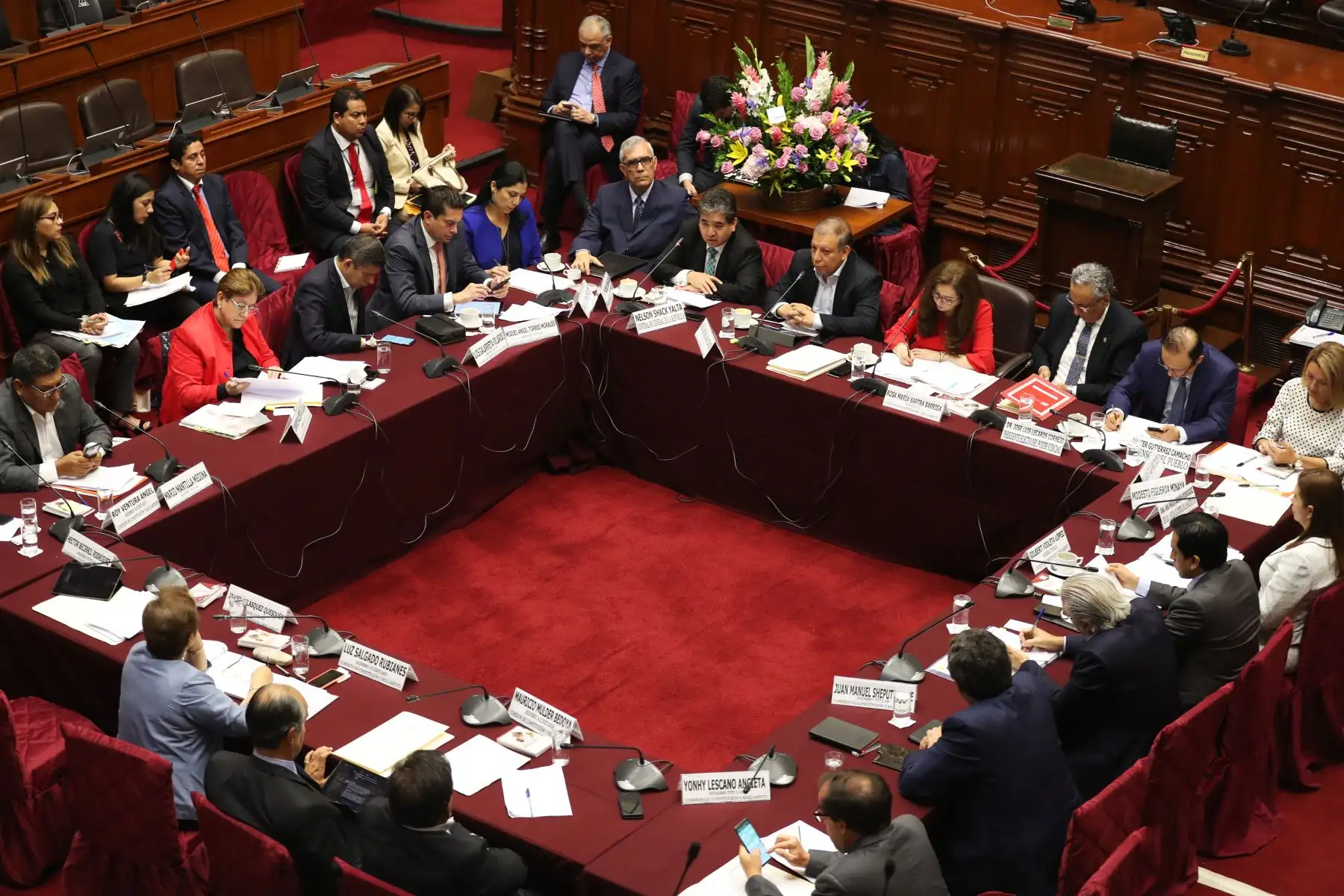 Sesión de la Comisión de Constitución del Congreso, cuenta con la presencia del Contralor, Nelson Shak; Defensor del Pueblo, Walter Gutierrez; Jefa de la Ocma, Ana María Aranda; Presidente del Poder Judicial, Jose Luis Lecaros y el representante de la Fiscalía de la Nación, Javier Luna Garcia.  Foto: ANDINA/Melina Mejía