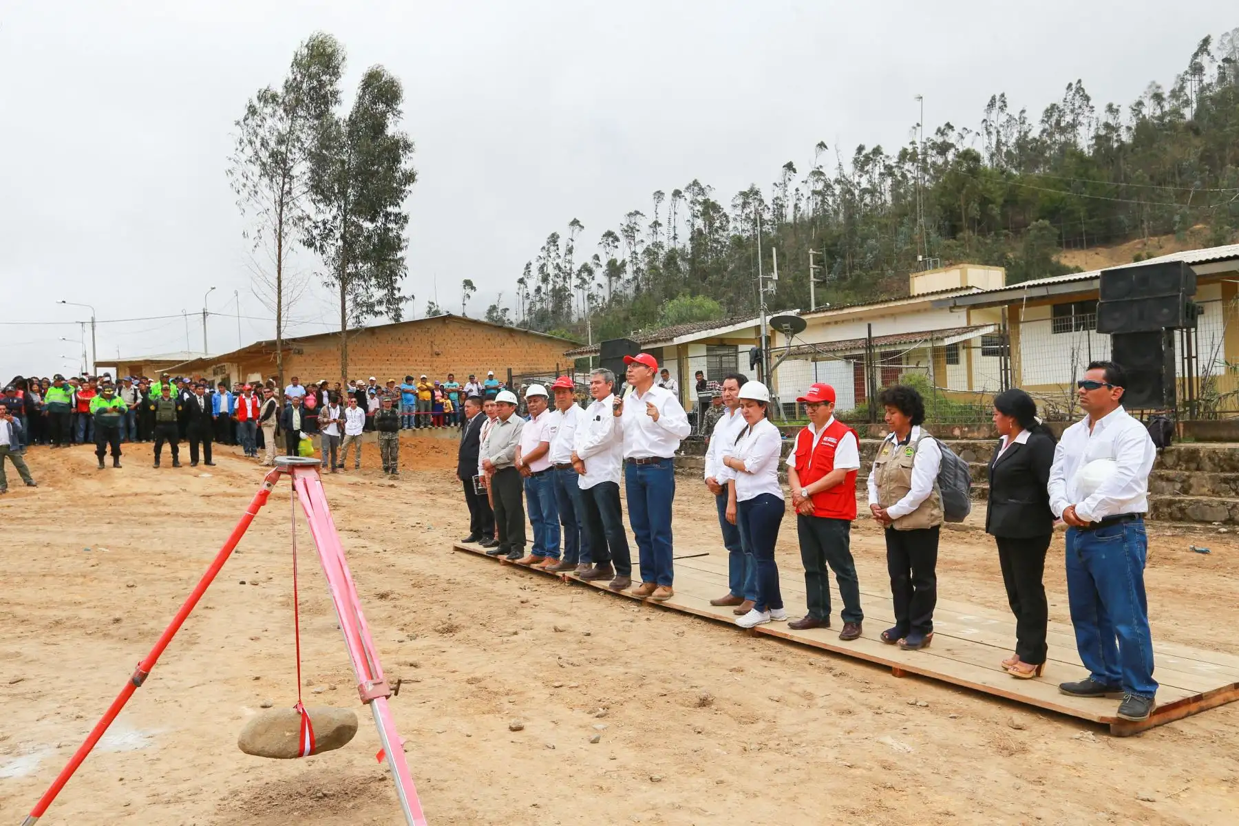 Jefe del Estado,Martín Vizcarra participó en el inicio de obras del Mejoramiento del Establecimiento de Salud de Huarmaca. Foto: ANDINA/Carlos Lezama/Prensa Presidencia