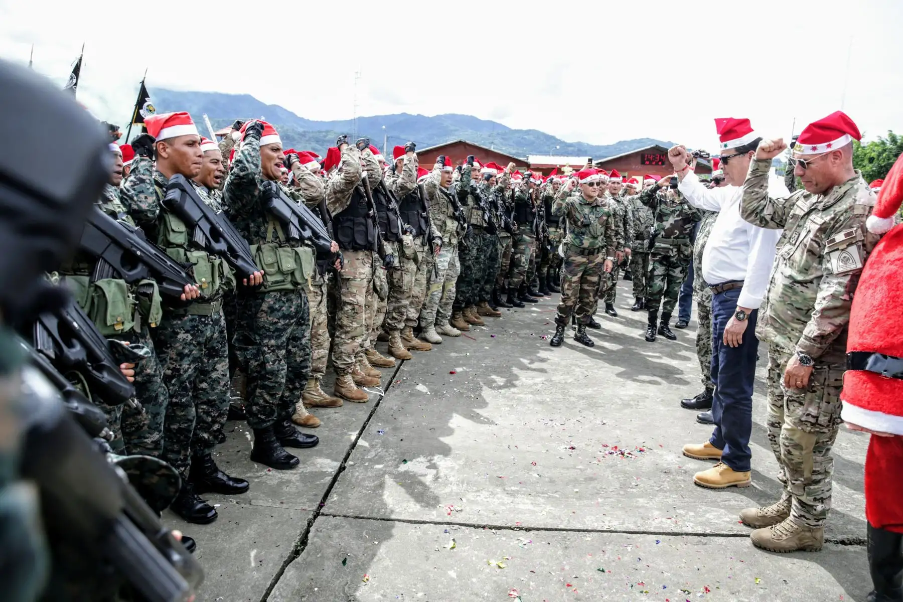 Visita a la base de Pichari por fiestas navideñas por parte del ministro de Defensa José Huertas. Foto: ANDINA/Luis Iparraguirre