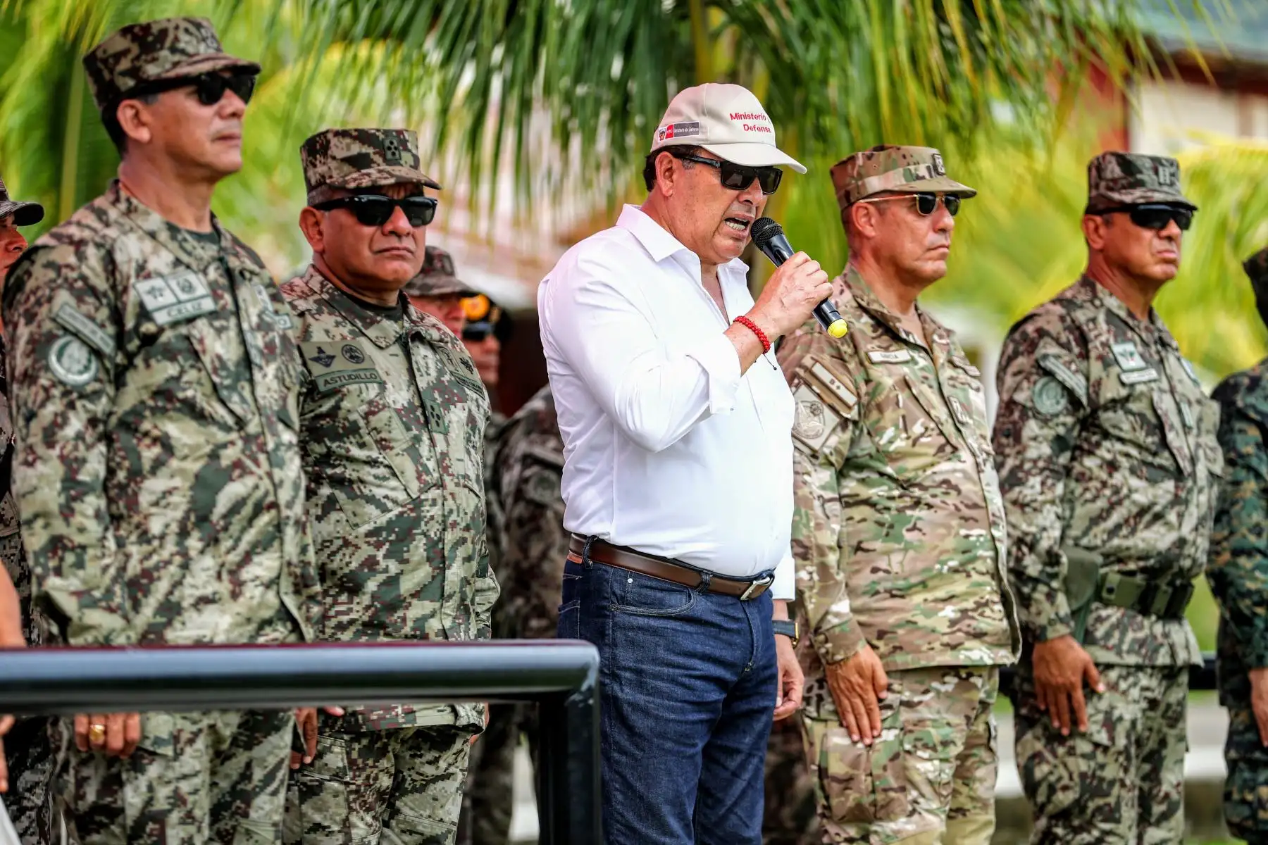 Visita a la base de Pichari por fiestas navideñas por parte del ministro de Defensa José Huertas. Foto: ANDINA/Luis Iparraguirre