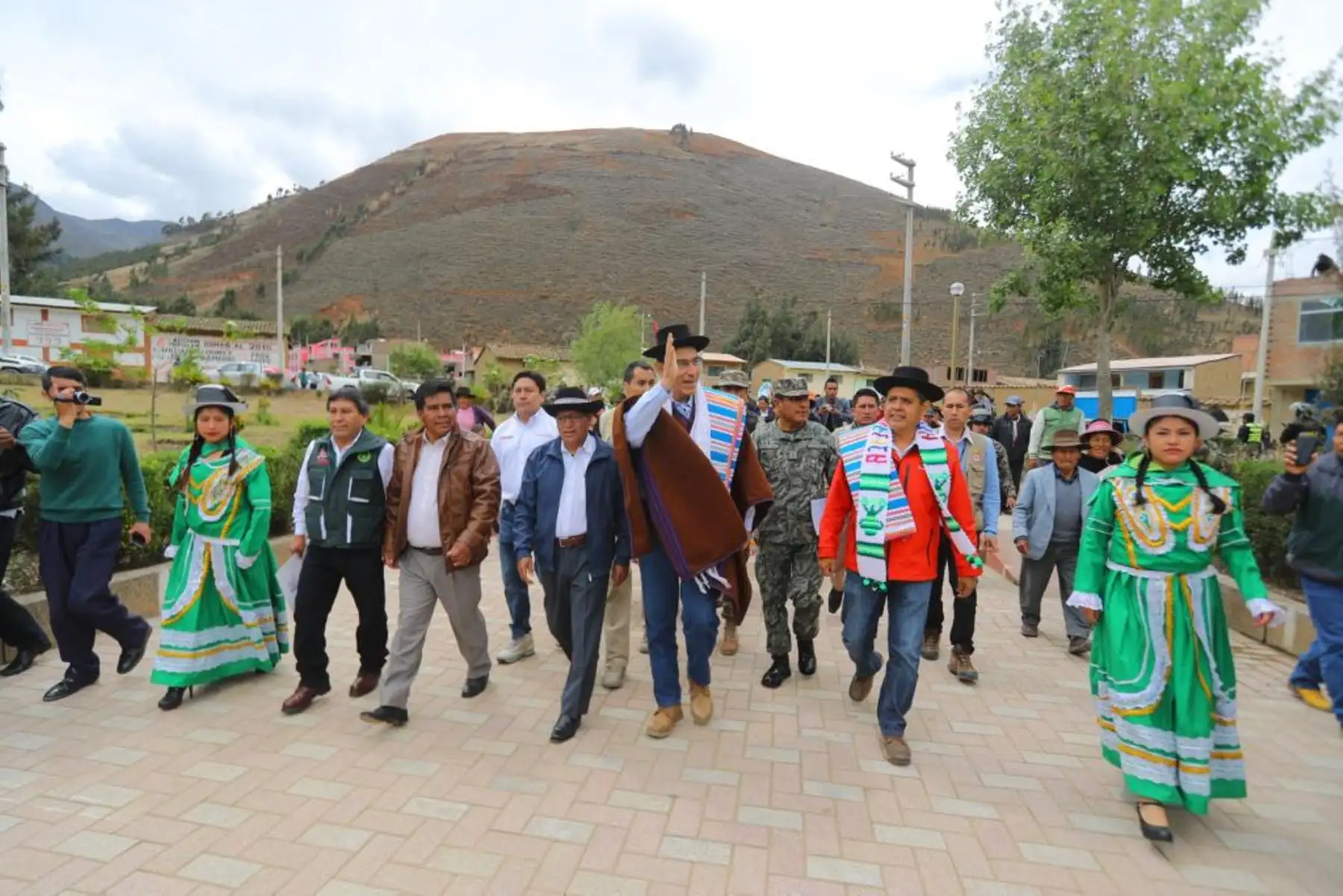 Jefe de Estado, Martín Vizcarra, participa de la entrega de Títulos de Propiedad de Formalización y Titulación de Predios Rústicos en propiedad del Estado, en el distrito de Daniel Hernández, provincia de Tayacaja, región Huancavelica. Foto: ANDINA/Prensa Presidencia
