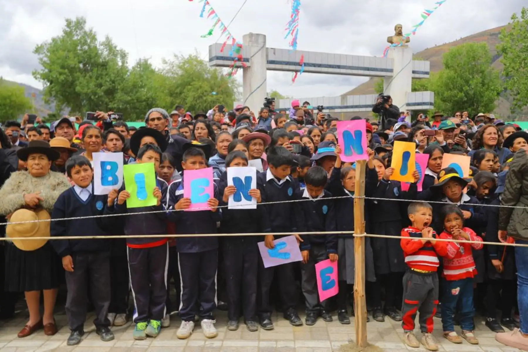 Jefe de Estado, Martín Vizcarra, participa de la entrega de Títulos de Propiedad de Formalización y Titulación de Predios Rústicos en propiedad del Estado, en el distrito de Daniel Hernández, provincia de Tayacaja, región Huancavelica. Foto: ANDINA/Prensa Presidencia