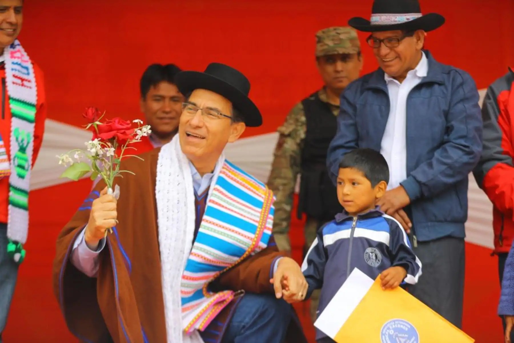 Jefe de Estado, Martín Vizcarra, participa de la entrega de Títulos de Propiedad de Formalización y Titulación de Predios Rústicos en propiedad del Estado, en el distrito de Daniel Hernández, provincia de Tayacaja, región Huancavelica. Foto: ANDINA/Prensa Presidencia