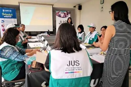 El Ministerio de Salud (Minsa) está promoviendo la conformación de las Juntas de Usuarios de los Servicios de Salud (JUS) en todas las regiones del país, con el objetivo de promover la participación y vigilancia ciudadana para implementar mejoras en los servicios de salud.