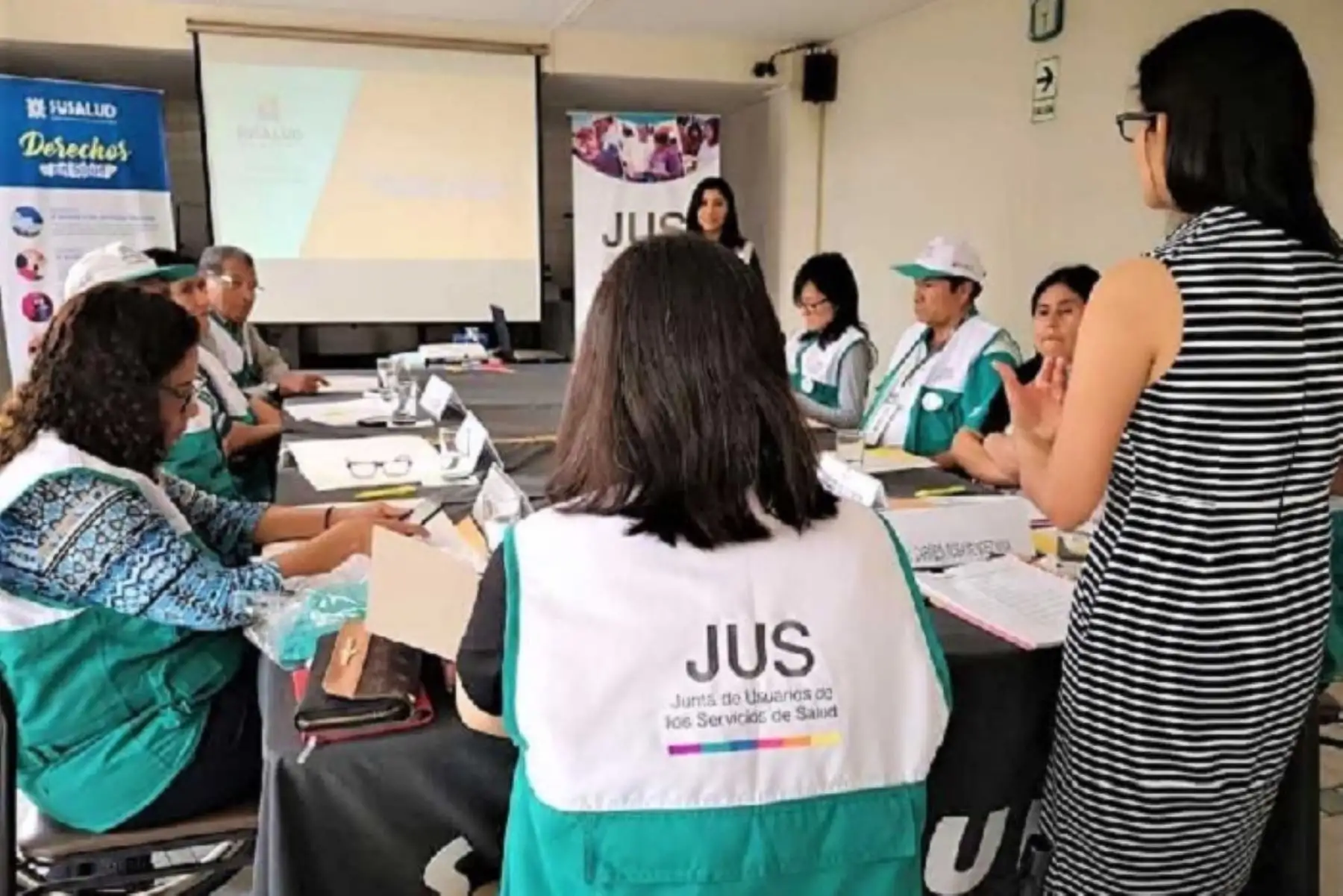 El Ministerio de Salud (Minsa) está promoviendo la conformación de las Juntas de Usuarios de los Servicios de Salud (JUS) en todas las regiones del país, con el objetivo de promover la participación y vigilancia ciudadana para implementar mejoras en los servicios de salud.