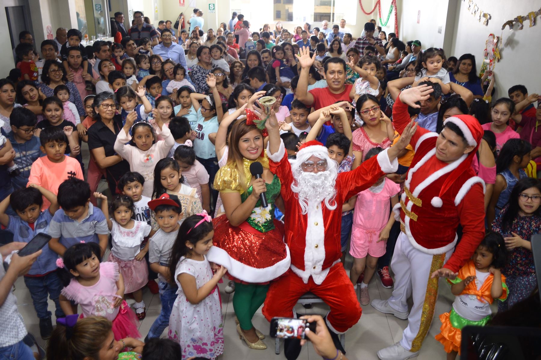 Contadores del Callao agasajan a niños por Navidad Foto: Difusión