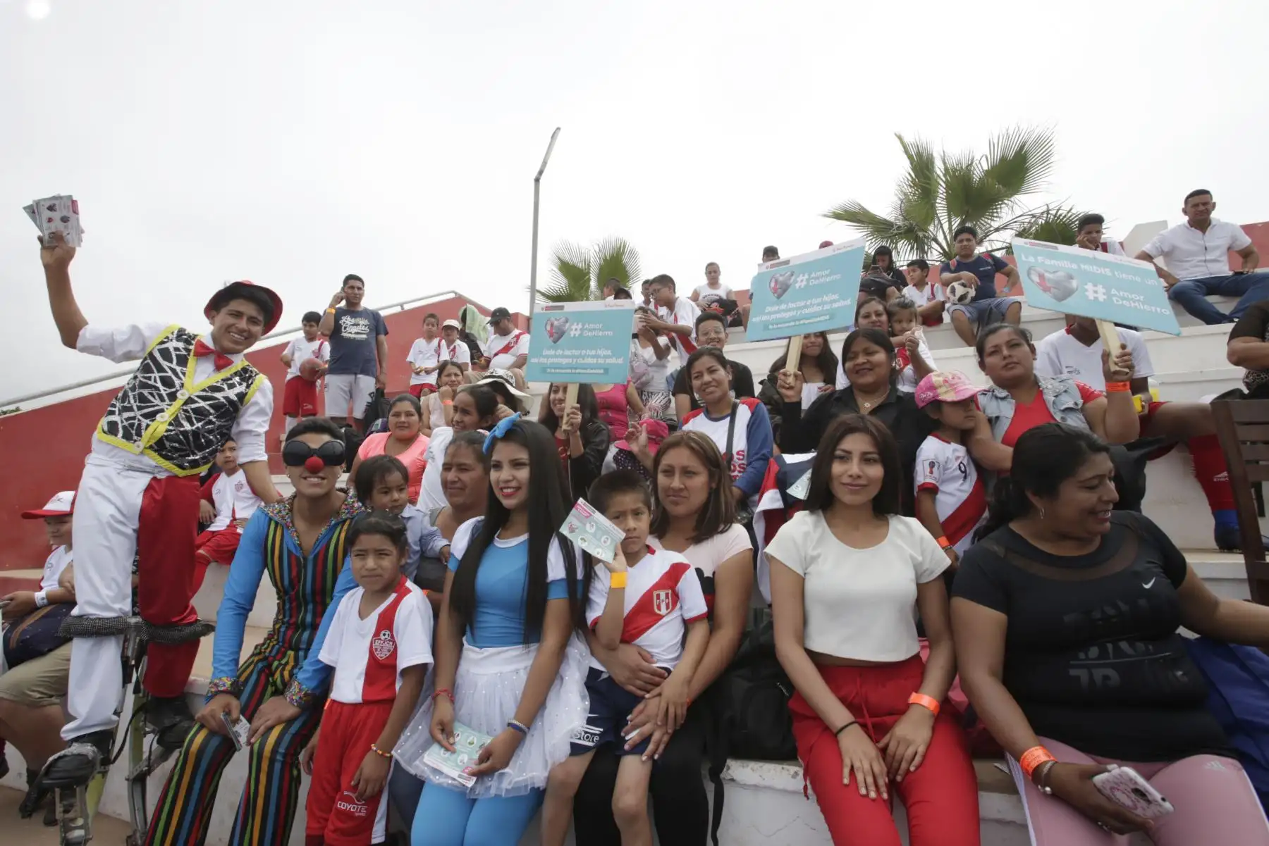 La ministra de Desarrollo e Inclusión Social, Liliana La Rosa nombra al jugador Paolo Guerrero embajador de lucha contra la anemia Foto: ANDINA/Nathalie Sayago