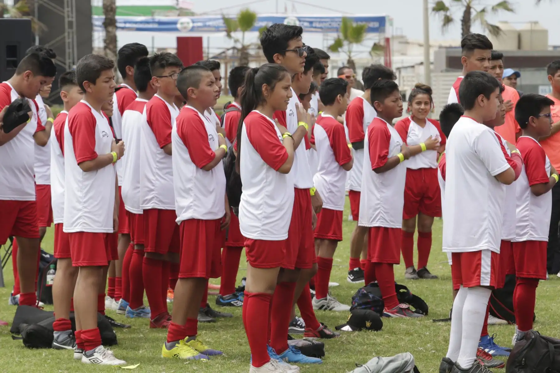 La ministra de Desarrollo e Inclusión Social, Liliana La Rosa nombra al jugador Paolo Guerrero embajador de lucha contra la anemia Foto: ANDINA/Nathalie Sayago