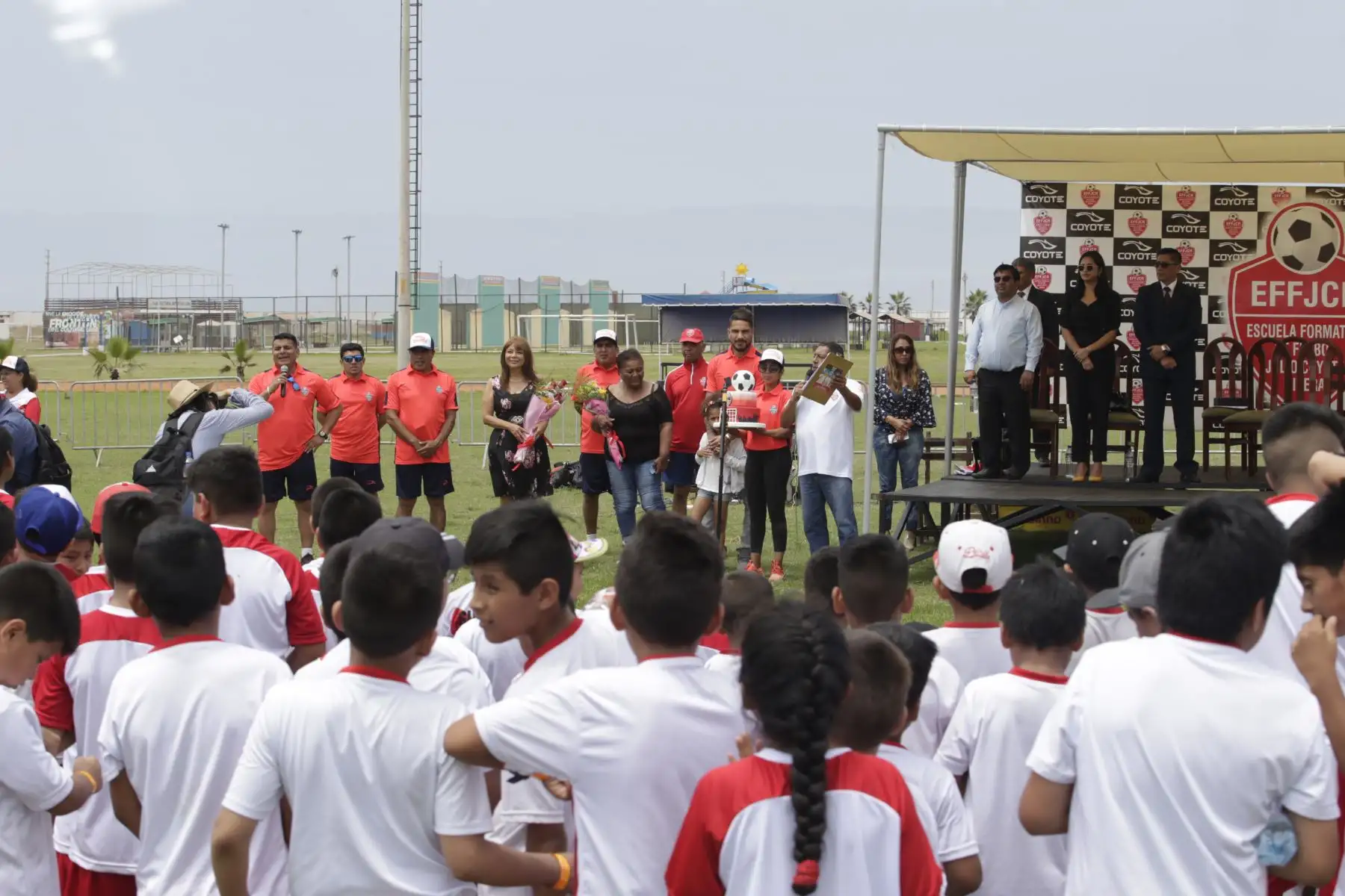 La ministra de Desarrollo e Inclusión Social, Liliana La Rosa nombra al jugador Paolo Guerrero embajador de lucha contra la anemia Foto: ANDINA/Nathalie Sayago
