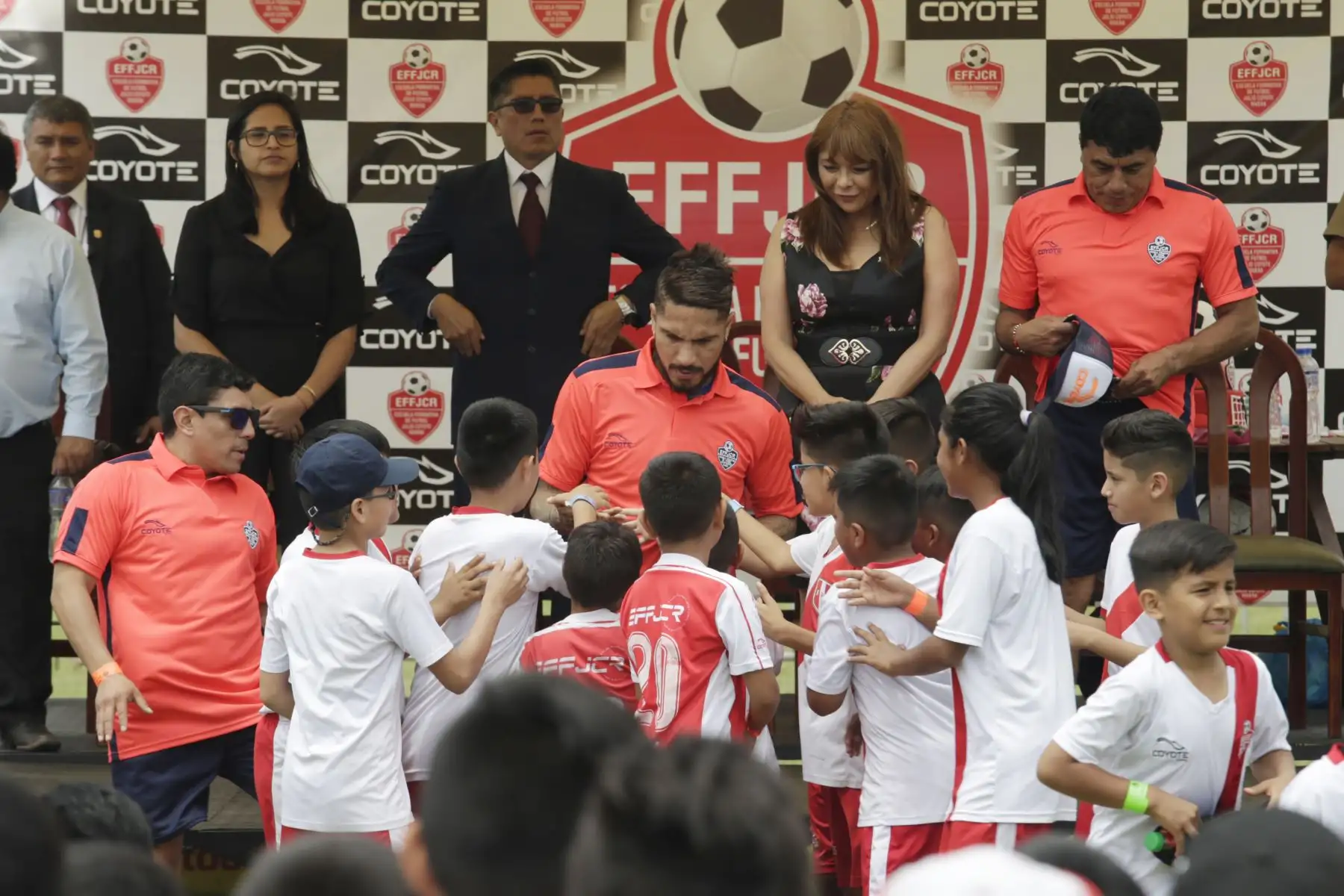 La ministra de Desarrollo e Inclusión Social, Liliana La Rosa nombra al jugador Paolo Guerrero embajador de lucha contra la anemia Foto: ANDINA/Nathalie Sayago
