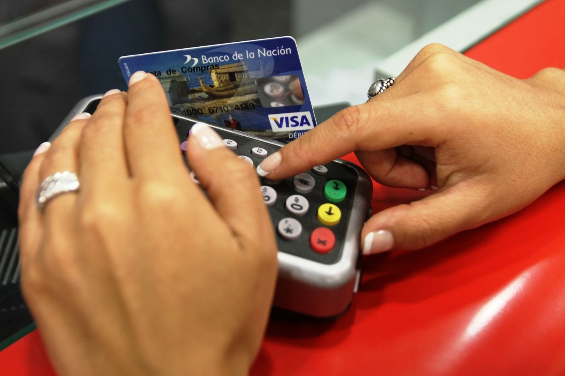 Uso de tarjeta de crédito o débito. Foto: ANDINA/Difusión.