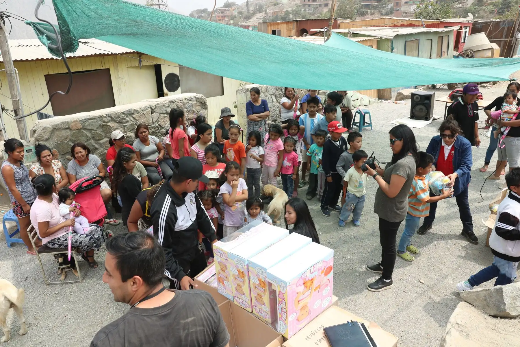 Trabajadores del despacho presidencial  entregan regalos navideños a niños de San Pedro de Casta y Comunidad Shipiba de Santa Eulalia. Foto: ANDINA/Melina Mejía