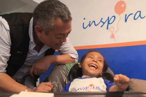 El doctor Ricardo Pun Chong, fundador de Inspira y ganador del premio CNN Héroe 2018 seguirá liderando la institución y se prepara junto al personal voluntario para la construcción del nuevo local del albergue. ANDINA/Héctor Vinces
