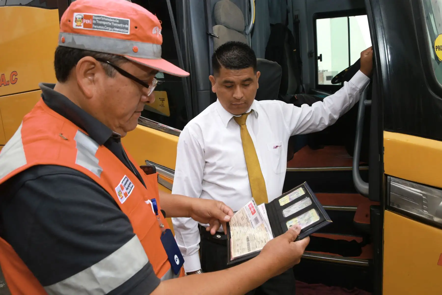 SUTRAN, entidad adscrita al Ministerio de Transportes y Comunicaciones, brinda recomendaciones a conductores y pasajeros a fin de que puedan tener un viaje seguro y eviten accidentes en las vías nacionales Foto: ANDINA/Norman Córdova