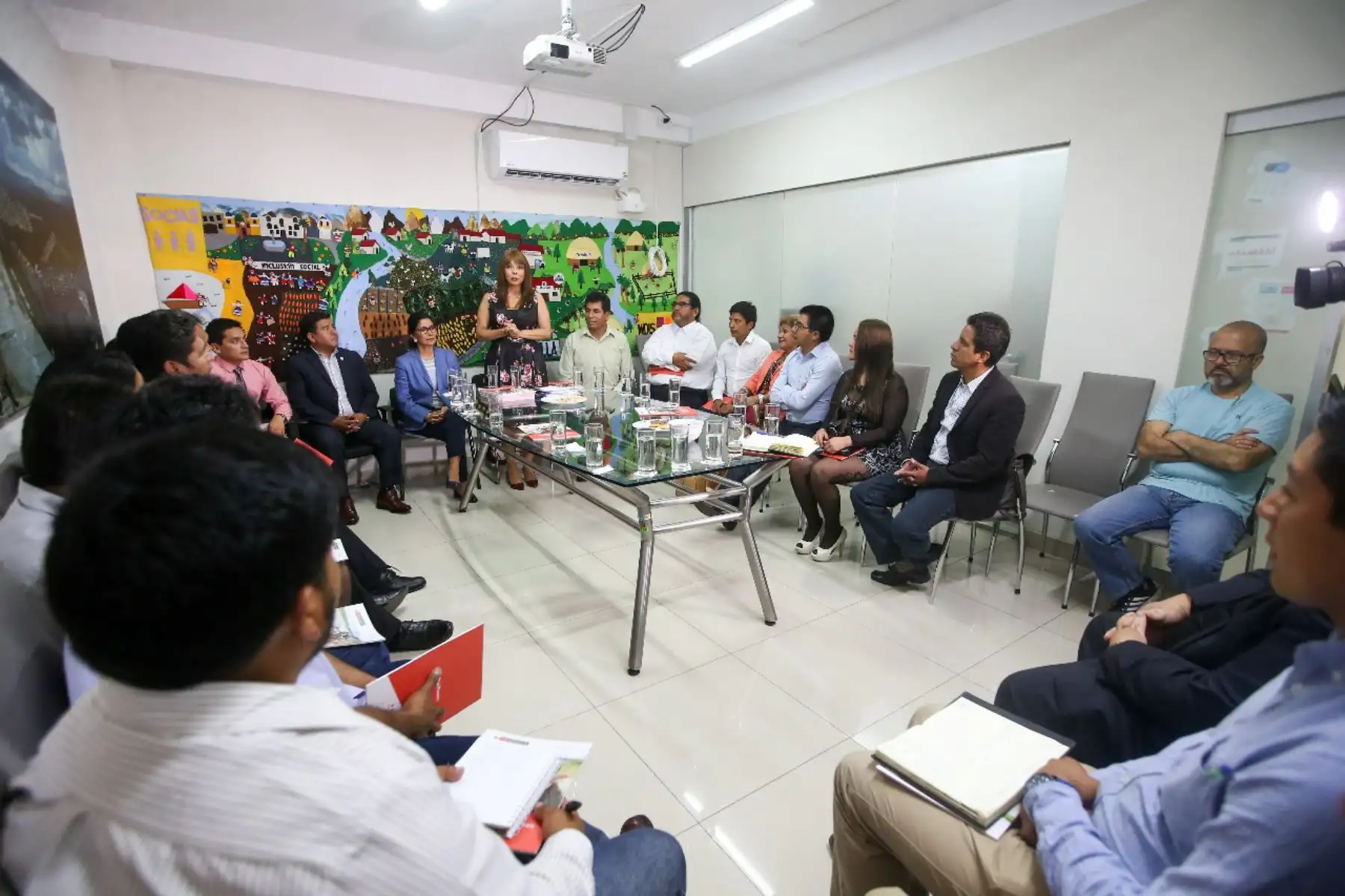 La ministra Liliana La Rosa participó en la reunión informativa de los programas sociales con los alcaldes electos de la región Cusco.