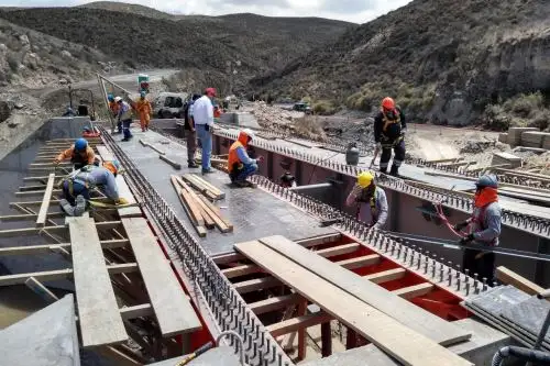 El viceministro de Transportes, Carlos Estremadoyro,supervisó trabajos en vías de Arequipa y Moquegua.