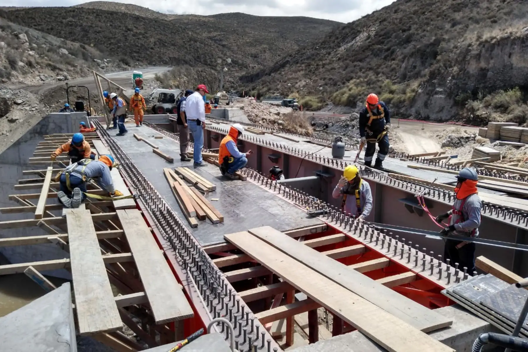 El viceministro de Transportes, Carlos Estremadoyro,supervisó trabajos en vías de Arequipa y Moquegua.