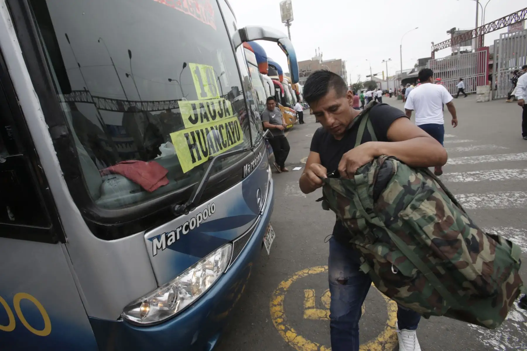 La Superintendencia de Transporte Terrestre de Personas, Carga y Mercancías (SUTRAN), brinda recomendaciones y fiscaliza a conductores y pasajeros en el Terminal Yerbateros, con motivo de que puedan realizar un viaje seguro en esta navidad. Foto: ANDINA/Nathalie Sayago