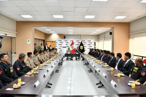 Ministro del Interior, Carlos Morán agasaja a policías destacados con desayuno navideño. Foto: Andina/difusión