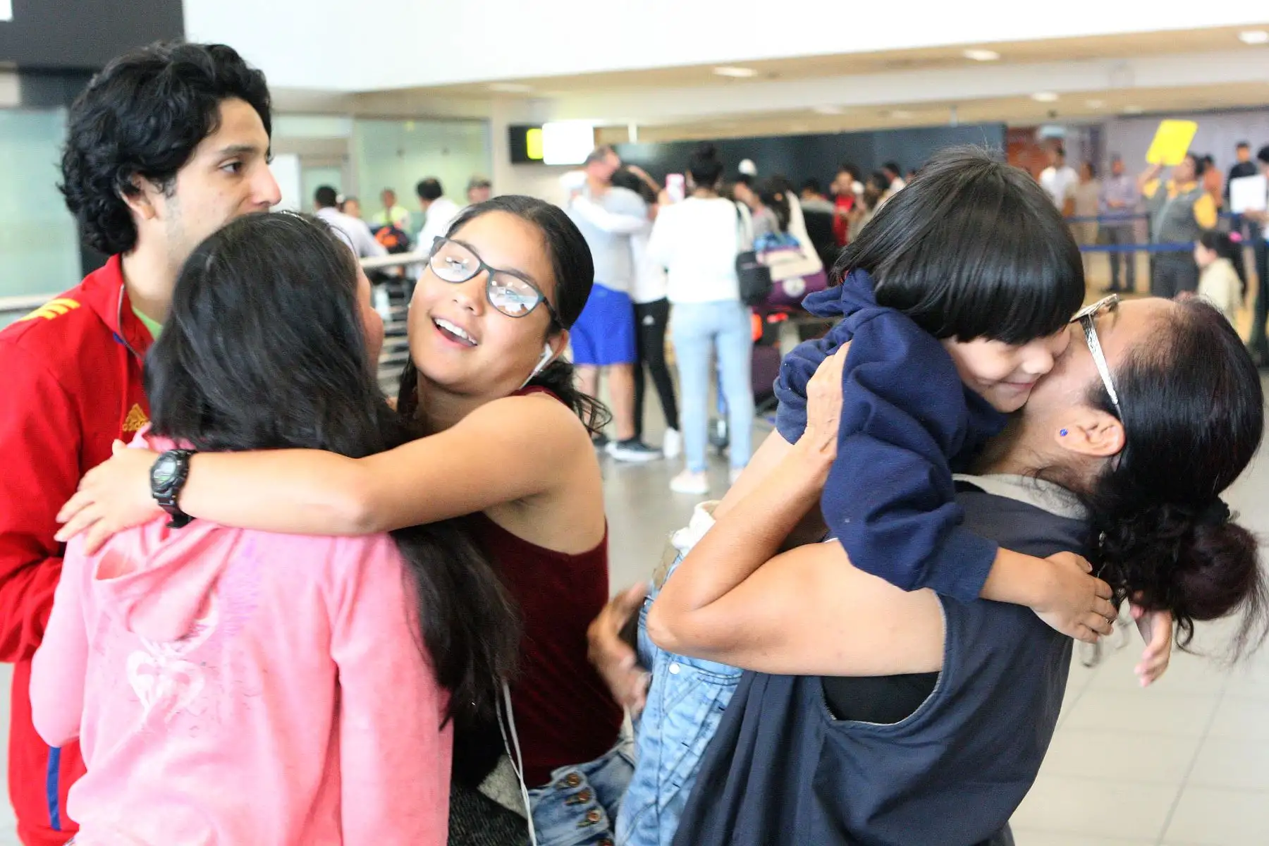 Conozca cuales son los requisitos que necesita un niño o adolescente para viajar al extranjero. Foto: ANDINA/Héctor Vinces.